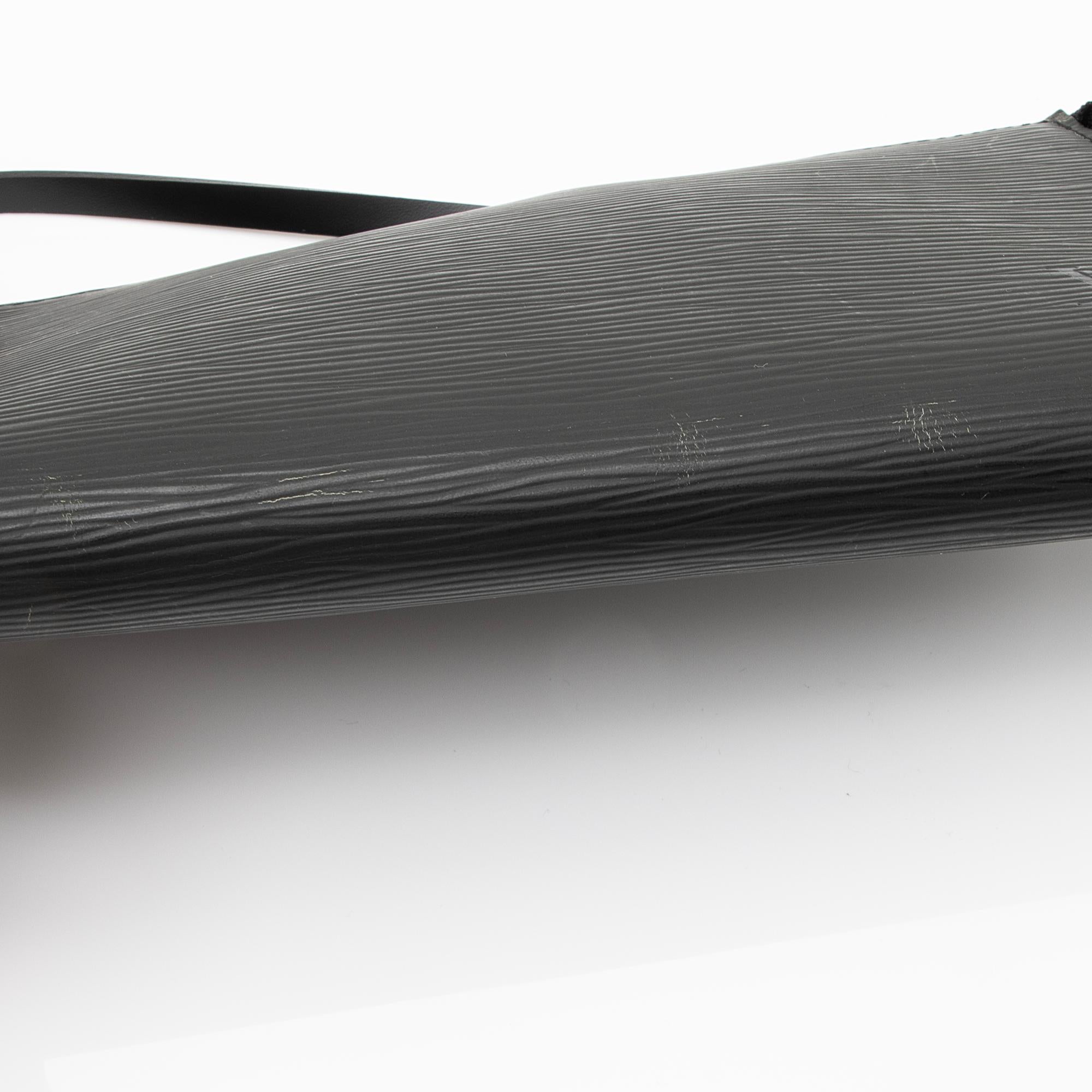 Louis Vuitton Vintage Epi Leather Pochette Accessoires (SHF-23066)