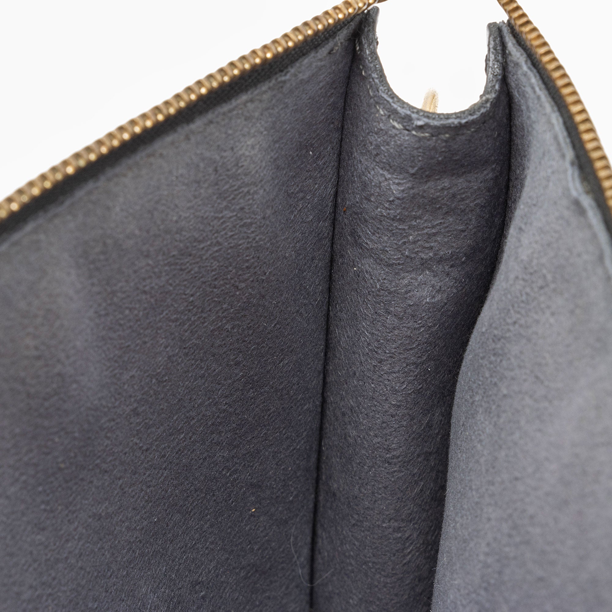 Louis Vuitton Vintage Epi Leather Pochette Accessoires (SHF-CCNQ5c)