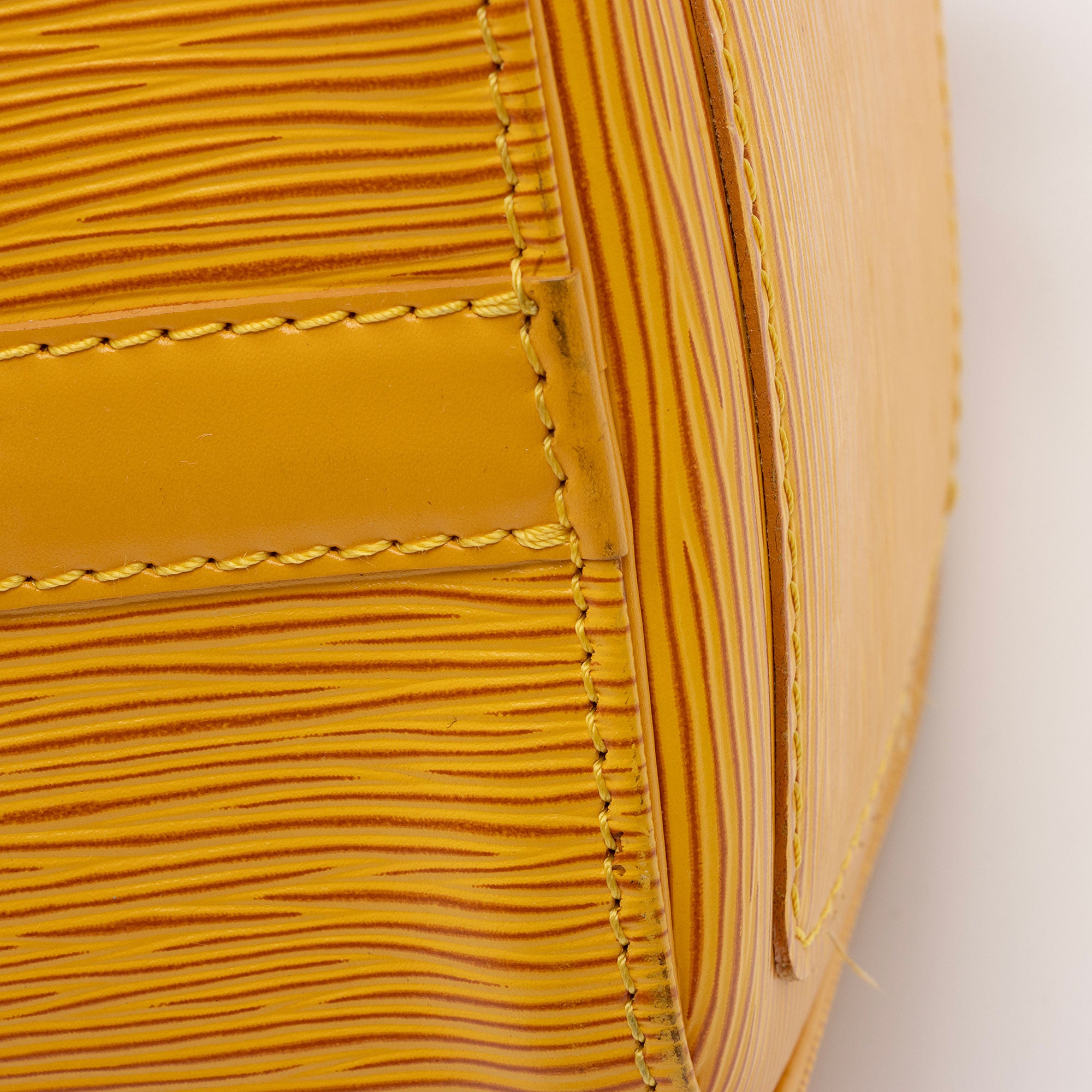 Louis Vuitton Vintage Epi Leather Speedy 25 Satchel (SHF-UO0cOA)