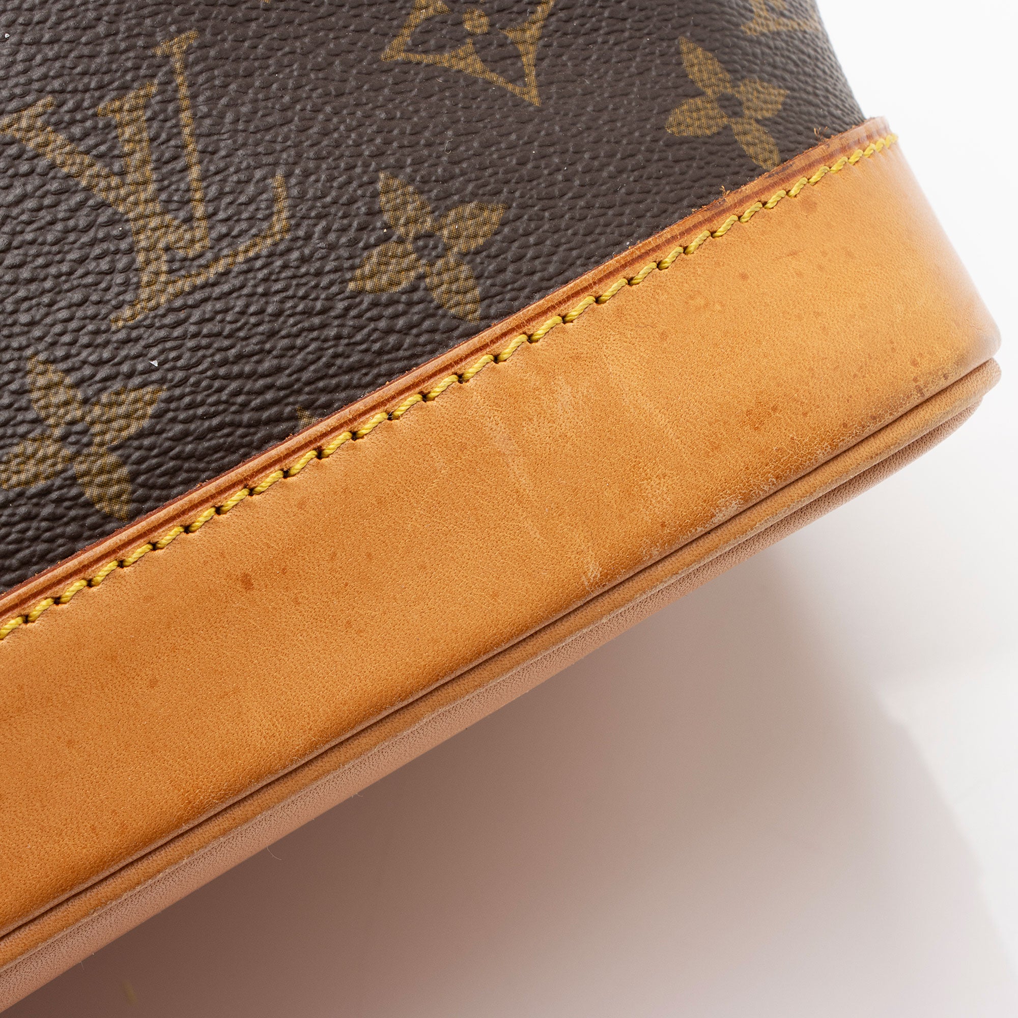 Louis Vuitton Vintage Monogram Canvas Alma PM Satchel (SHF-1flhkd)