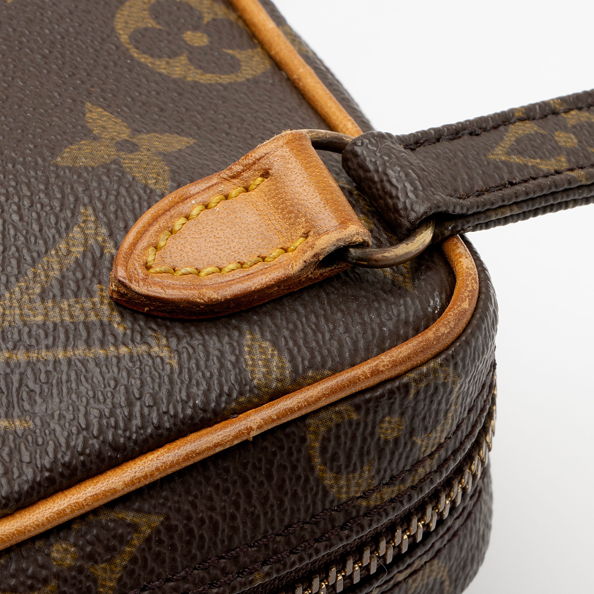 Louis Vuitton Vintage Monogram Canvas Amazone Mini Messenger Bag (SHF-VKZDtJ)