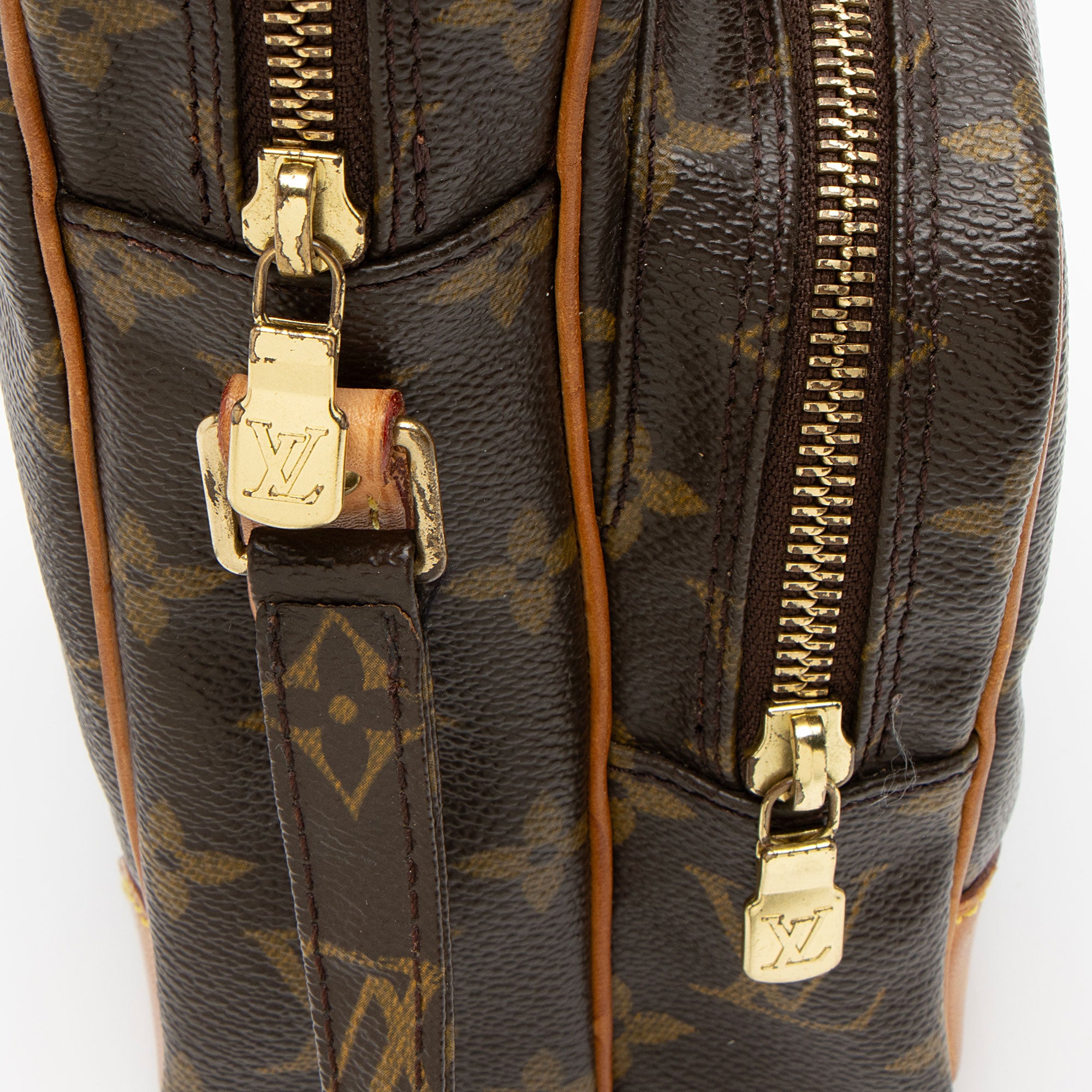 Louis Vuitton Vintage Monogram Canvas Amazone Shoulder Bag (SHF-YDVVcJ)