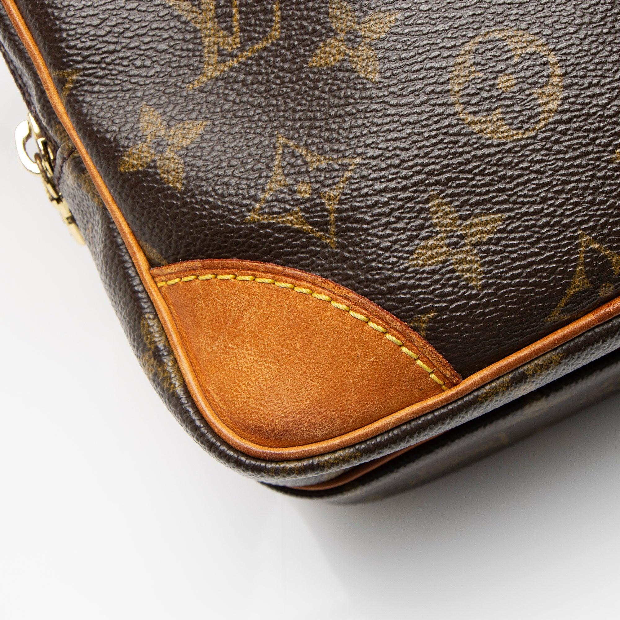 Louis Vuitton Vintage Monogram Canvas Amazone Shoulder Bag (SHF-YDVVcJ)