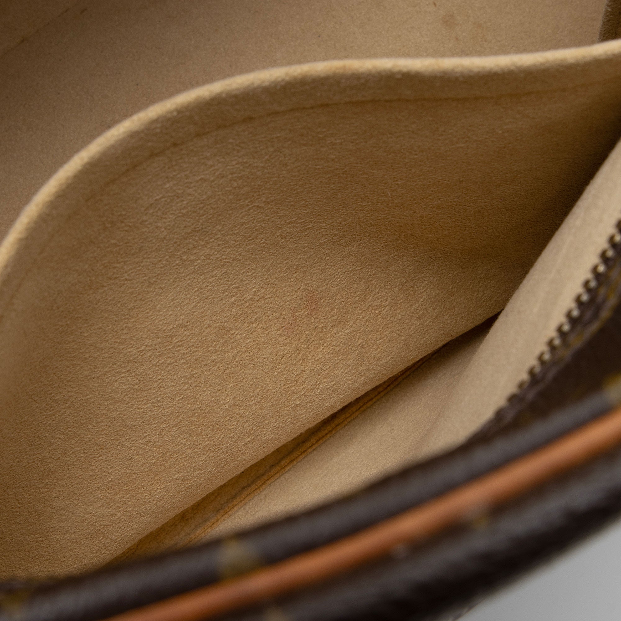 Louis Vuitton Vintage Monogram Canvas Cite GM Shoulder Bag (SHF-5Xty2k)