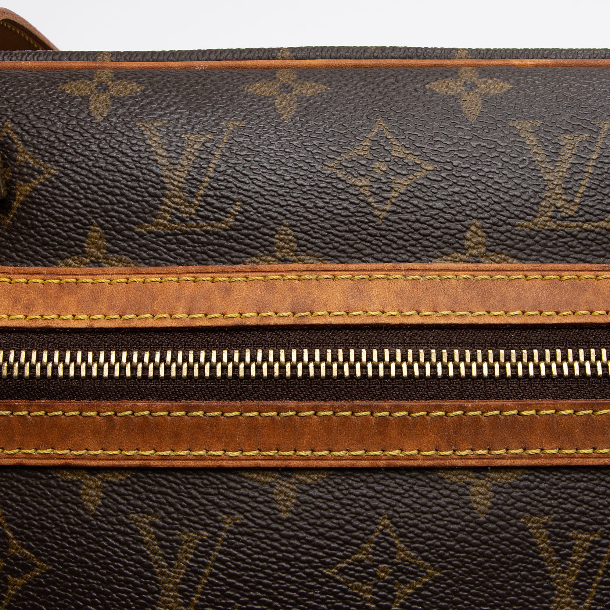 Louis Vuitton Vintage Monogram Canvas Cite GM Shoulder Bag (SHF-5Xty2k)