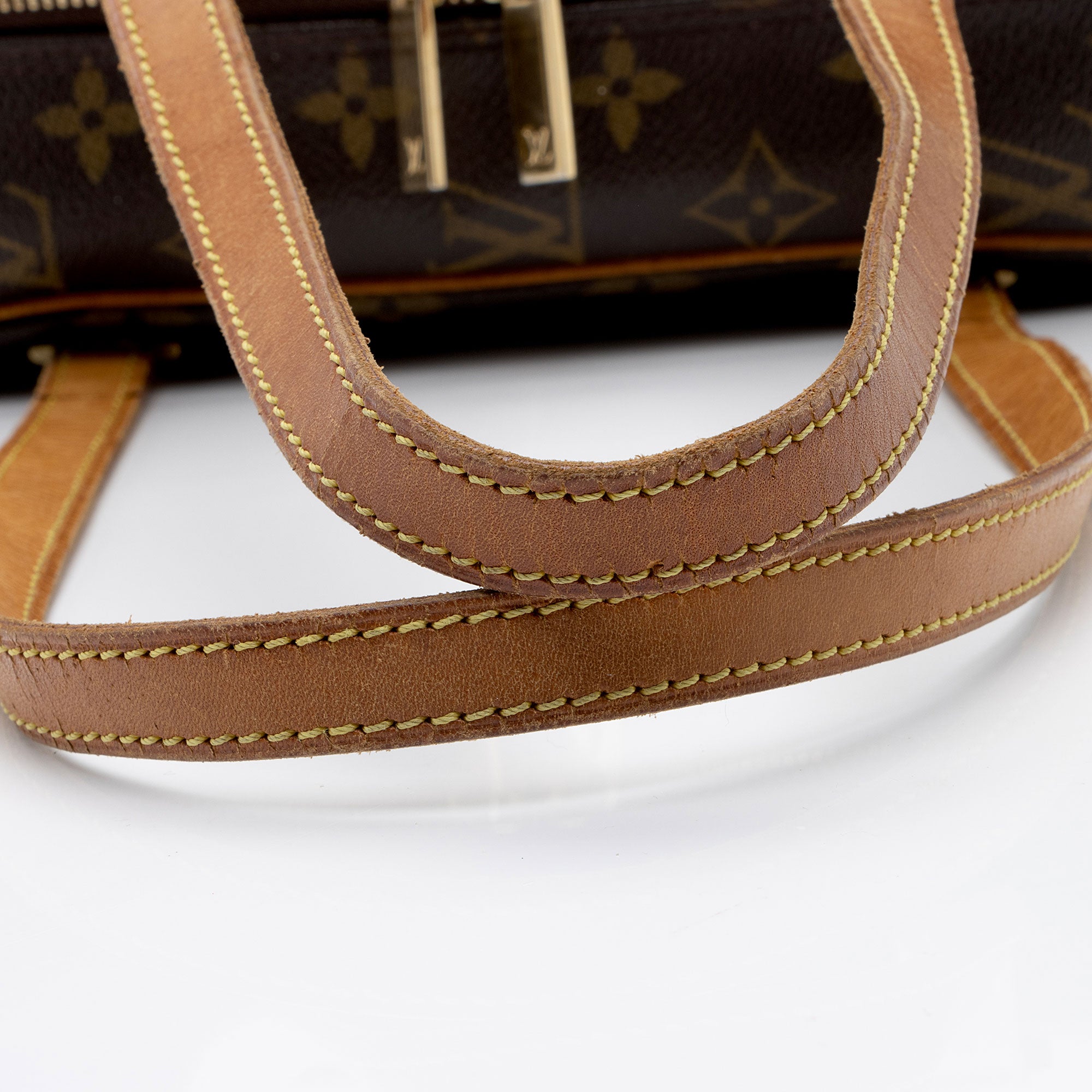 Louis Vuitton Vintage Monogram Canvas Cite MM Shoulder Bag (SHF-rVfRsp)