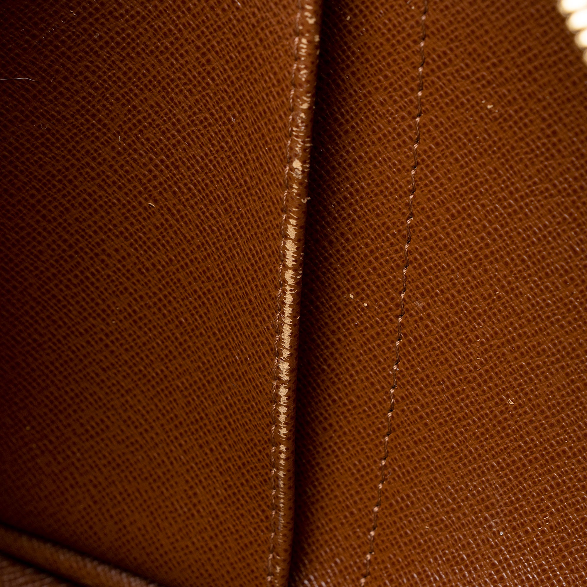 Louis Vuitton Vintage Monogram Canvas Cite MM Shoulder Bag (SHF-rVfRsp)