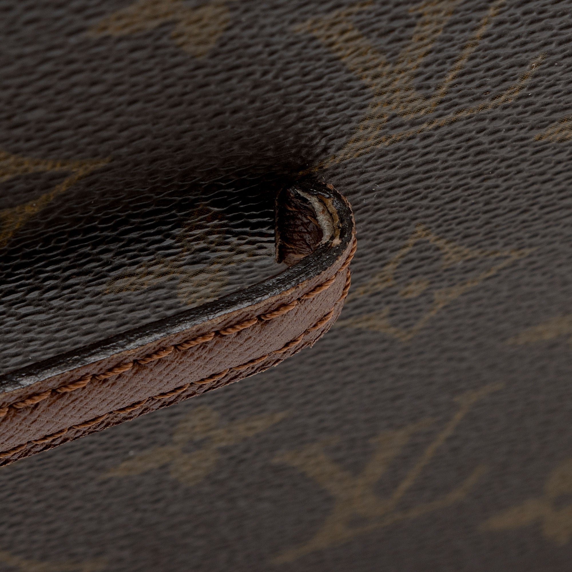 Louis Vuitton Vintage Monogram Canvas Courcelles Shoulder Bag (SHF-I2MY1k)