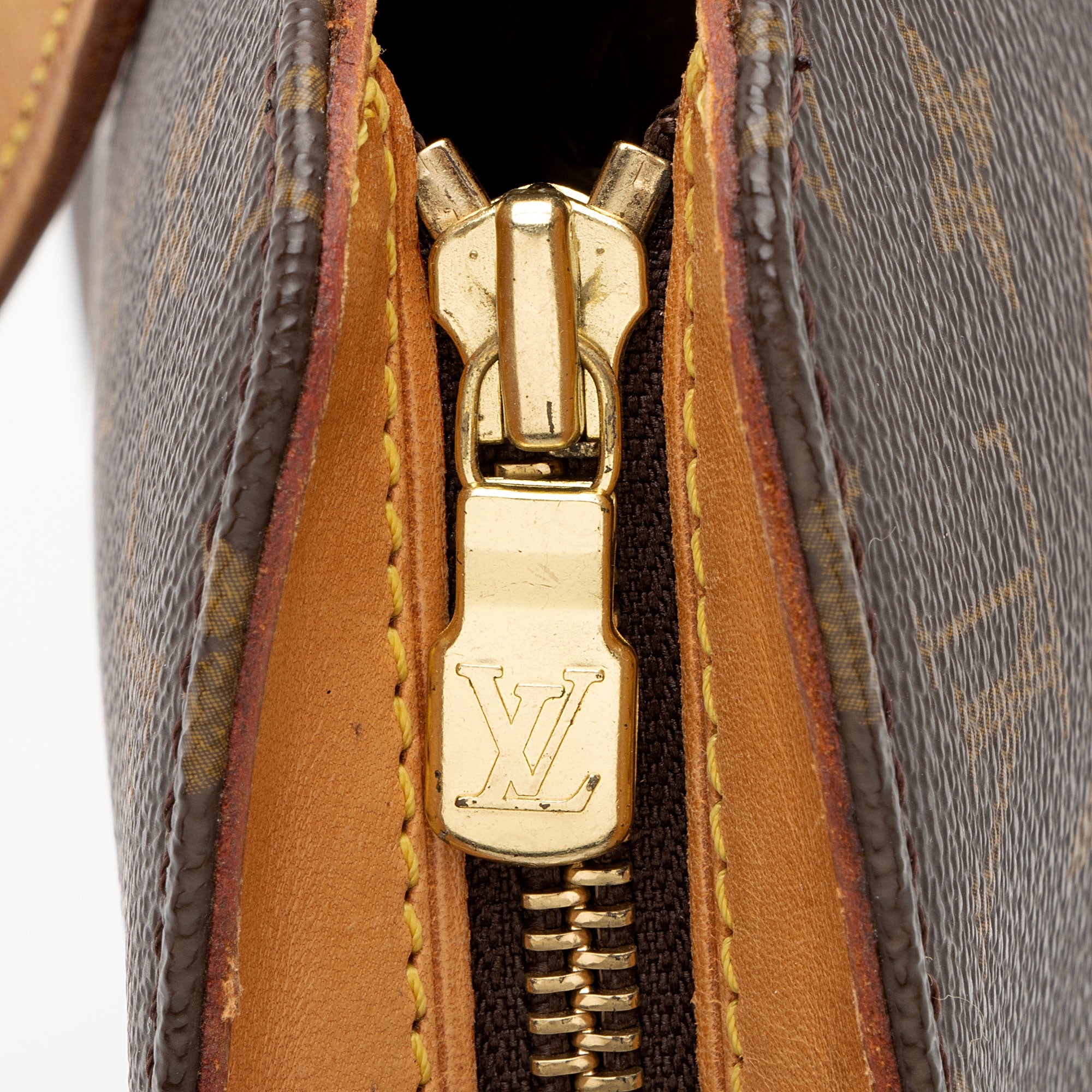 Louis Vuitton Vintage Monogram Canvas Drouot Shoulder Bag (SHF-1DGF9G)