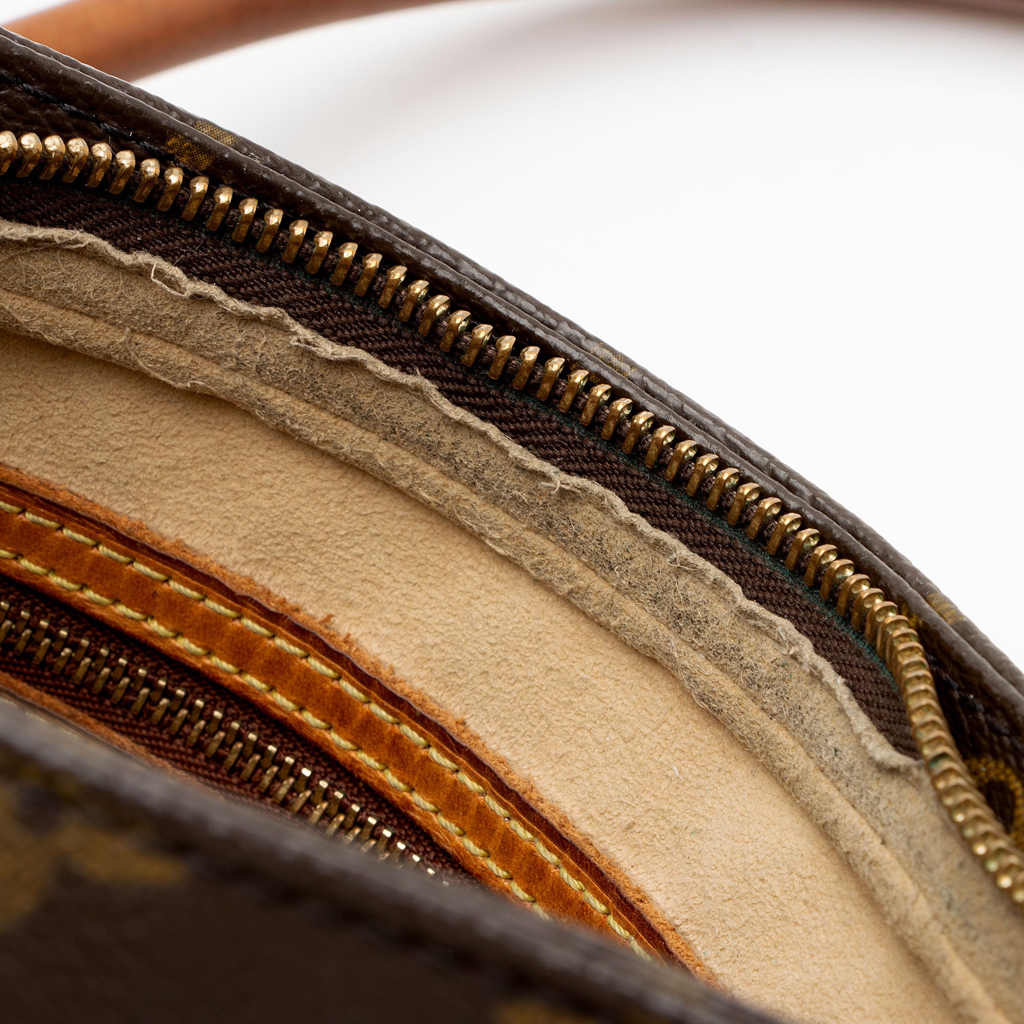 Louis Vuitton Vintage Monogram Canvas Looping MM Shoulder Bag