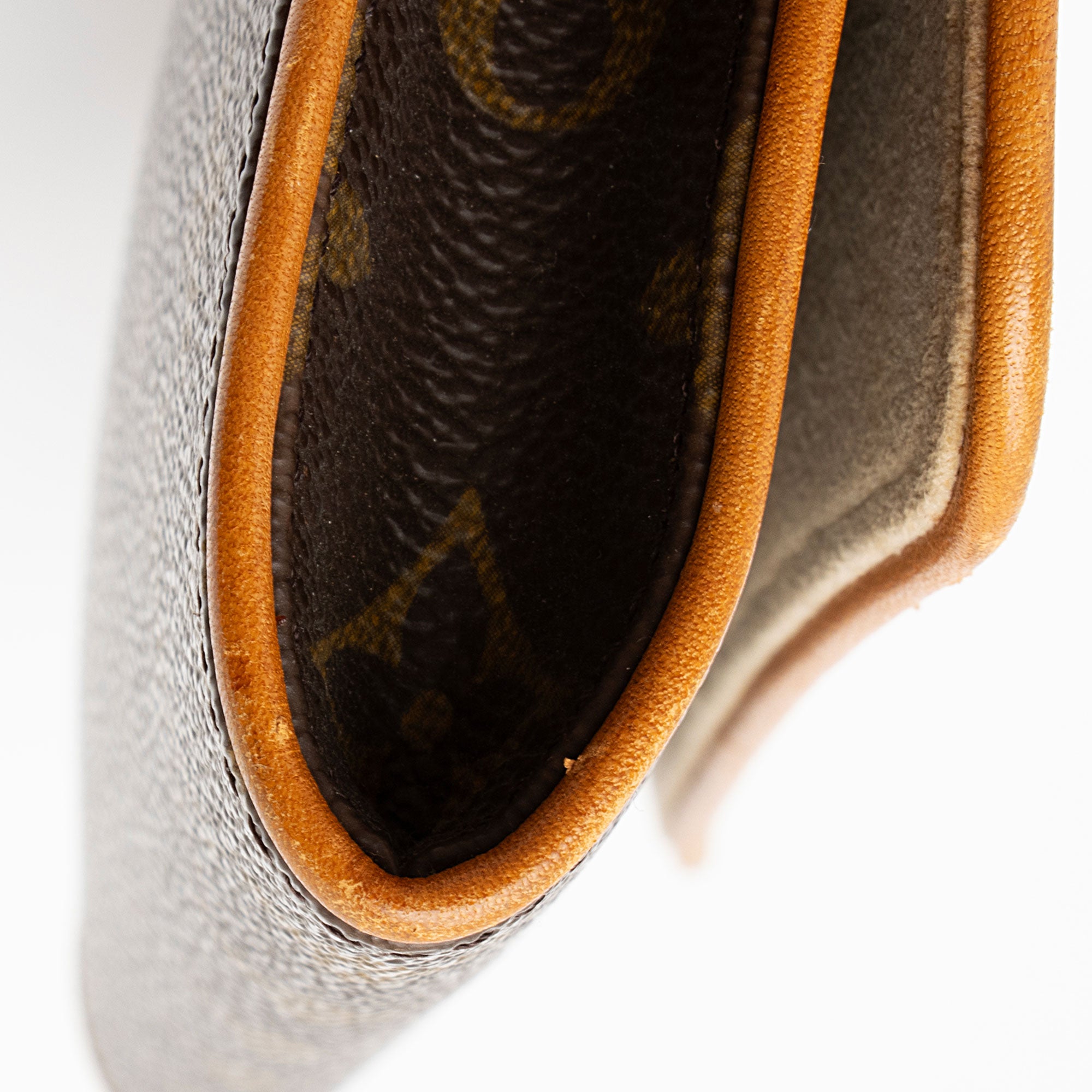 Louis Vuitton Vintage Monogram Canvas Pochette Twin GM Shoulder Bag (SHF-uihtFd)
