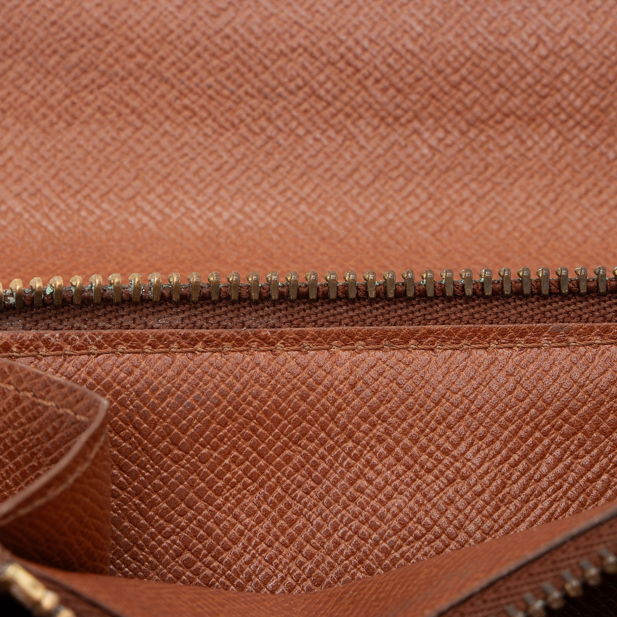 Louis Vuitton Vintage Monogram Canvas Sarah Wallet (SHF-rQIfAR)