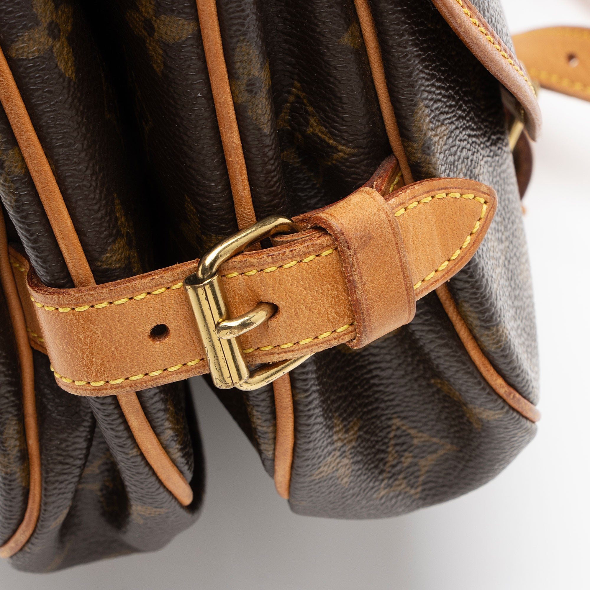 Louis Vuitton Vintage Monogram Canvas Saumur 30 Messenger