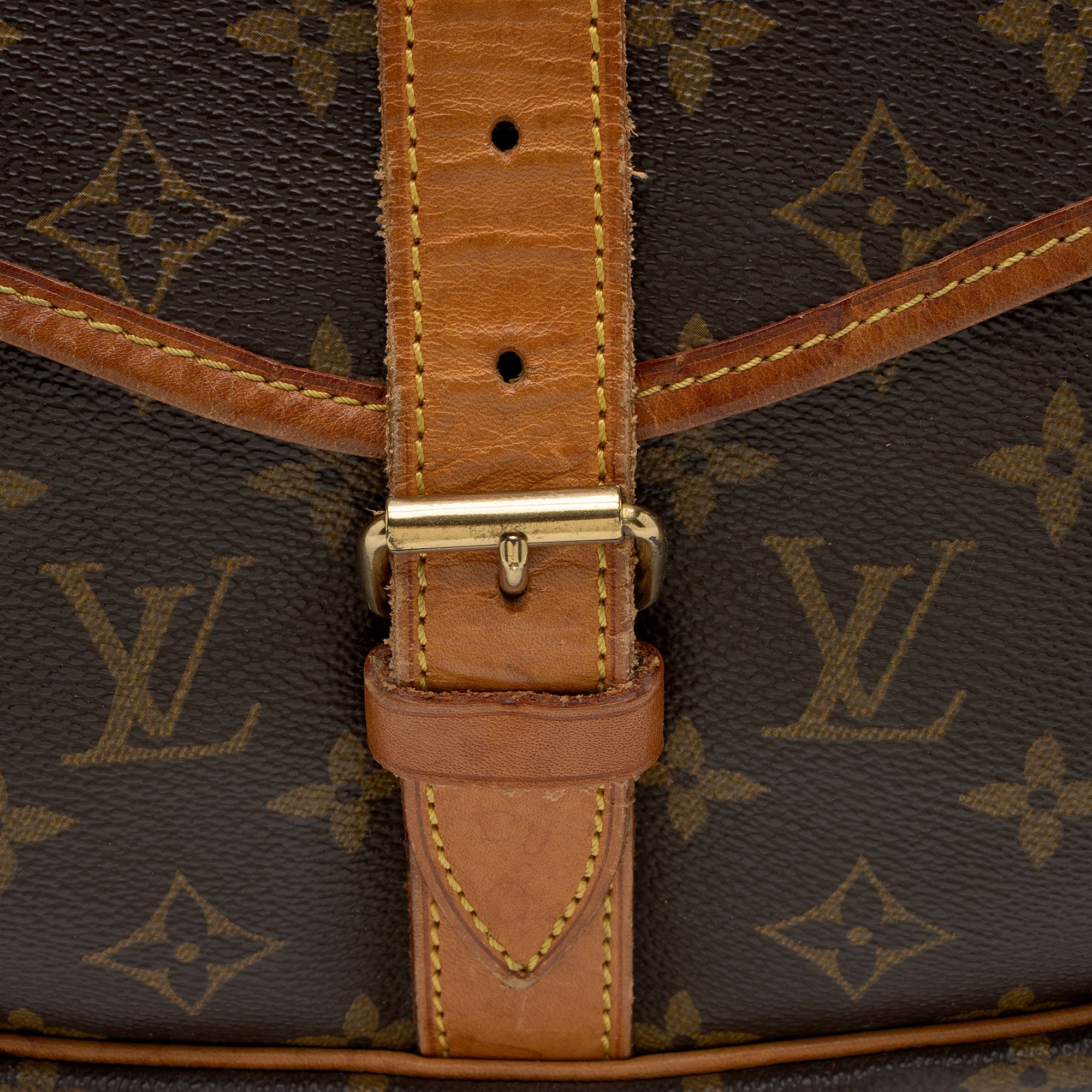 Louis Vuitton Vintage Monogram Canvas Saumur 35 Messenger Bag (SHF-Tk3PjK)