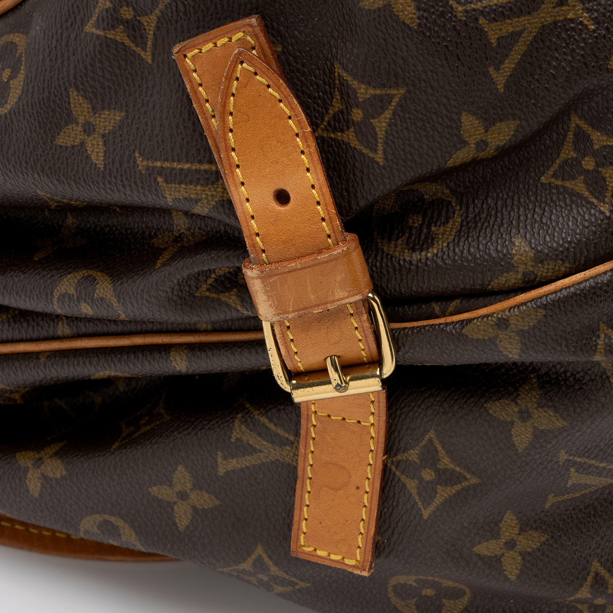 Louis Vuitton Vintage Monogram Canvas Saumur 35 Messenger Bag (SHF-Tk3PjK)
