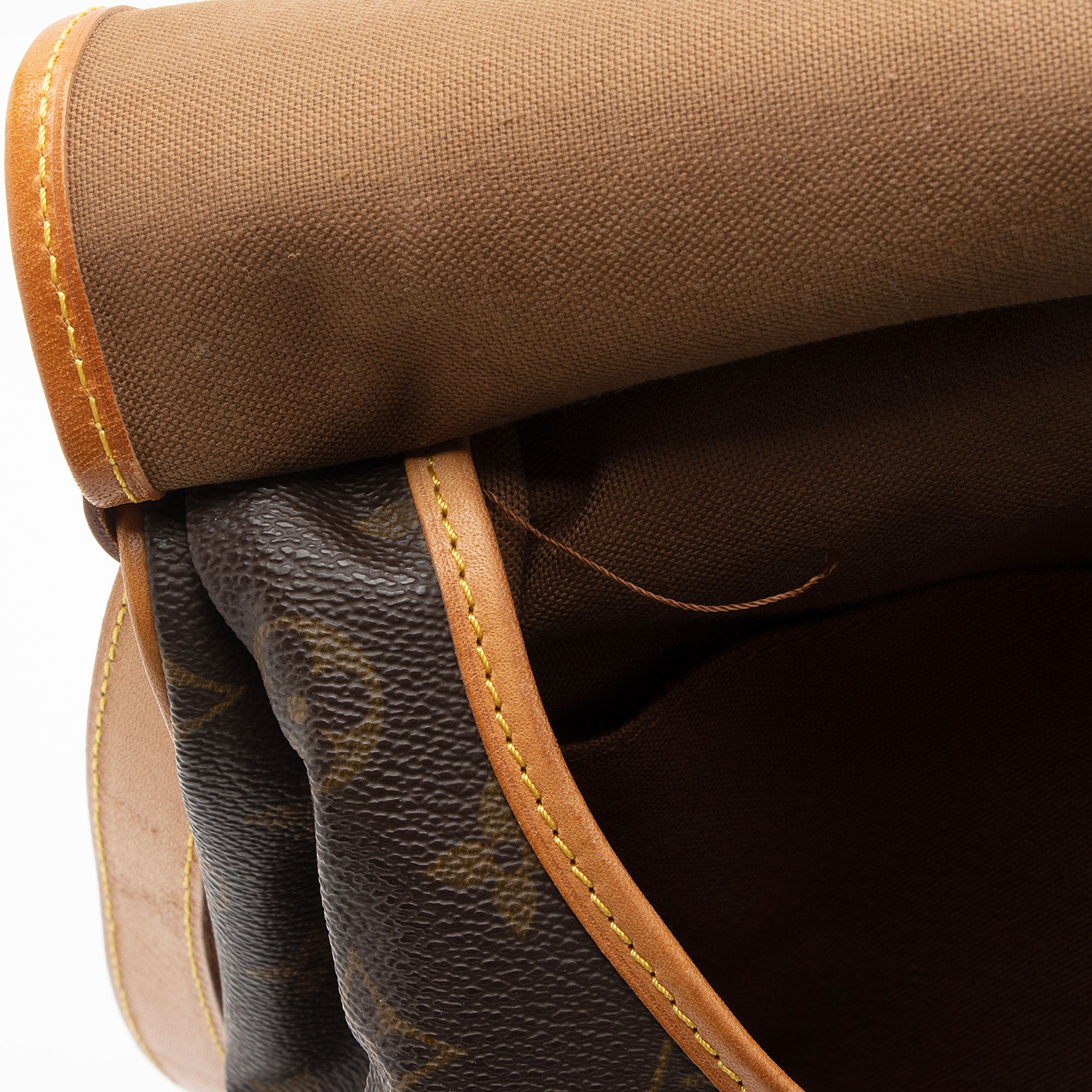 Louis Vuitton Vintage Monogram Canvas Saumur 35 Messenger Bag (SHF-Zvqdiw)