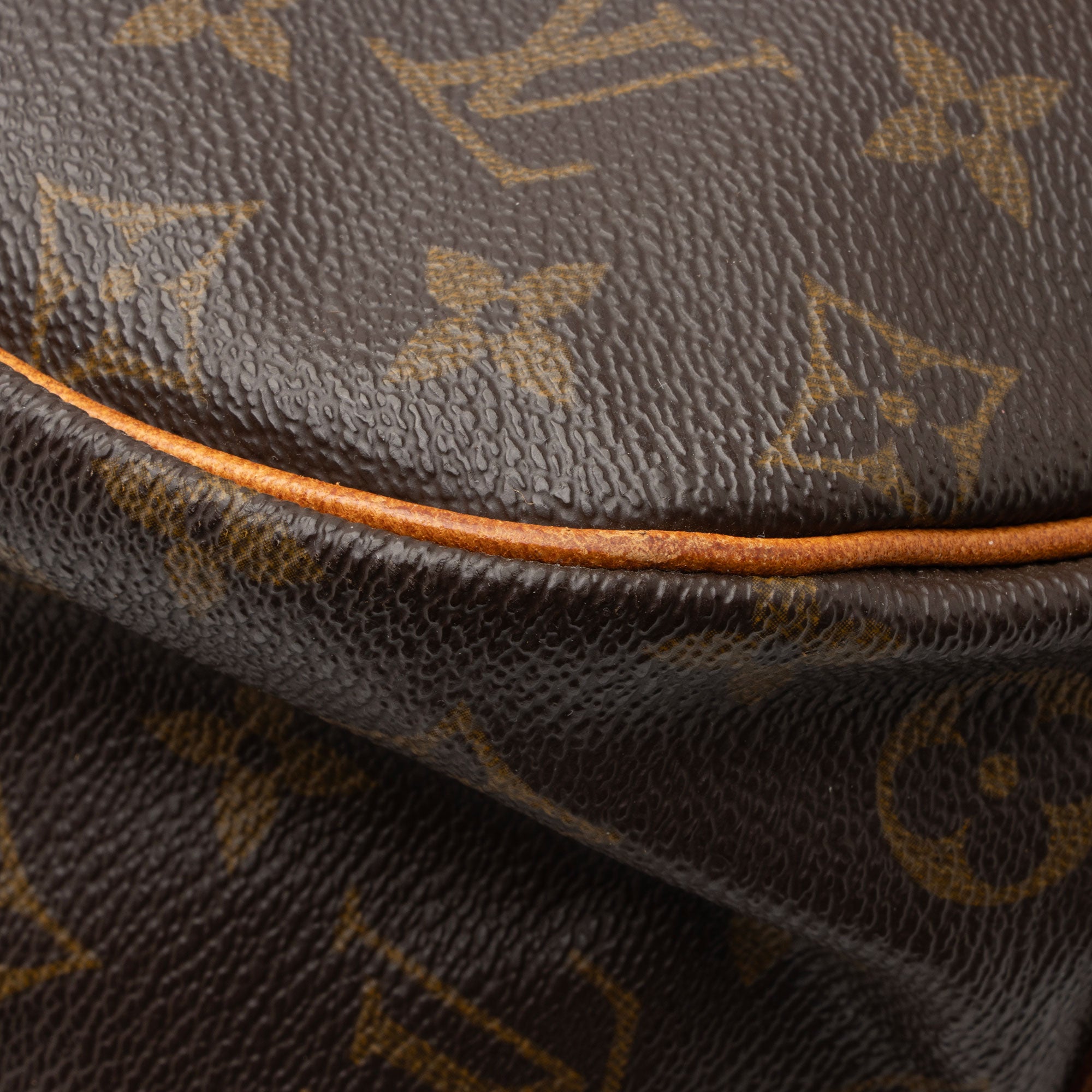 Louis Vuitton Vintage Monogram Canvas Saumur 35 Messenger Bag (SHF-Zvqdiw)