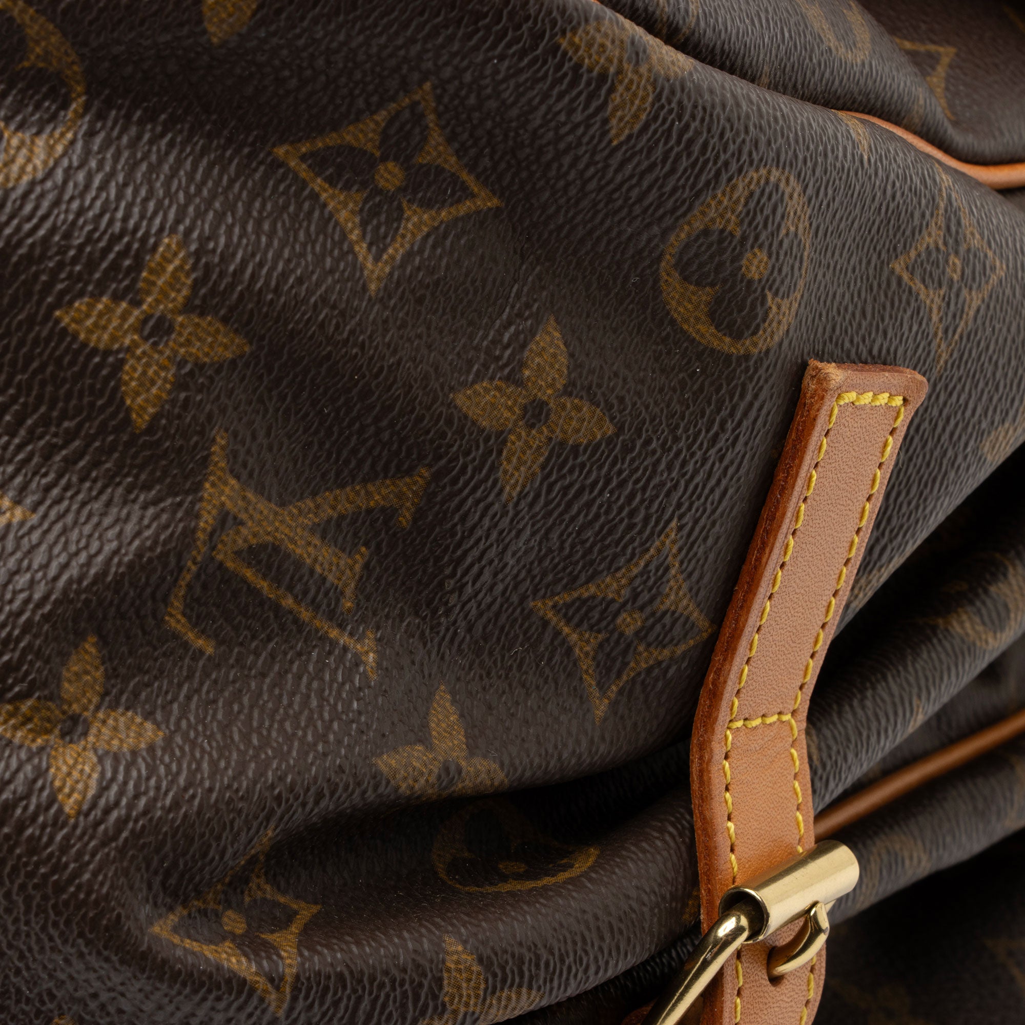 Louis Vuitton Vintage Monogram Canvas Saumur 35 Messenger Bag (SHF-Zvqdiw)