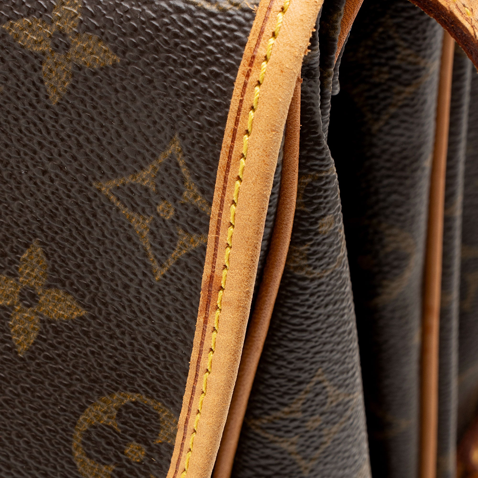 Louis Vuitton Vintage Monogram Canvas Saumur 35 Messenger