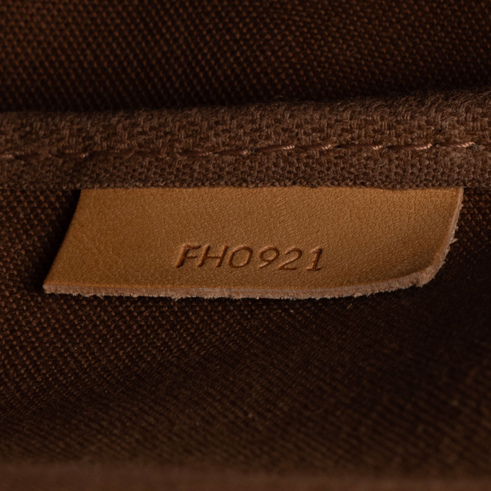 Louis Vuitton Vintage Monogram Canvas Saumur 35 Messenger