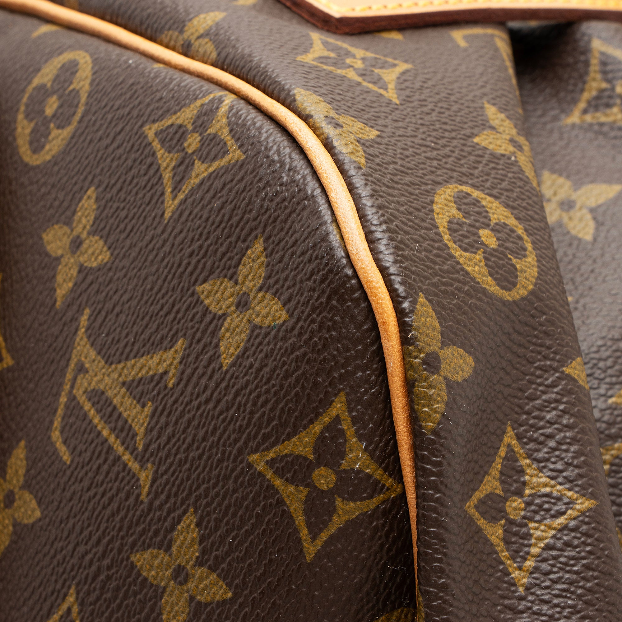 Louis Vuitton Vintage Monogram Canvas Saumur 35 Messenger