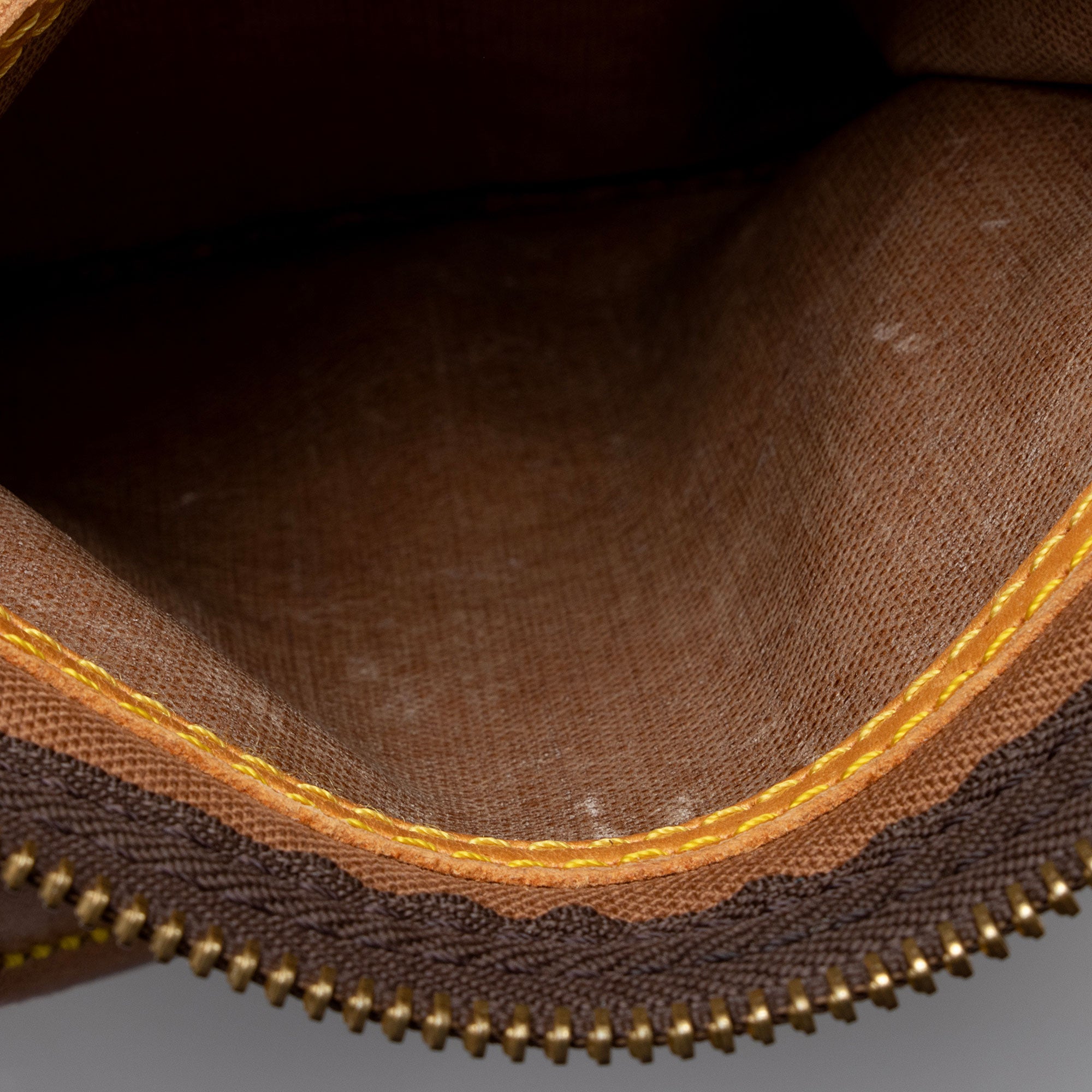 Louis Vuitton Vintage Monogram Canvas Speedy 35 Satchel (SHF-iS1dlK)