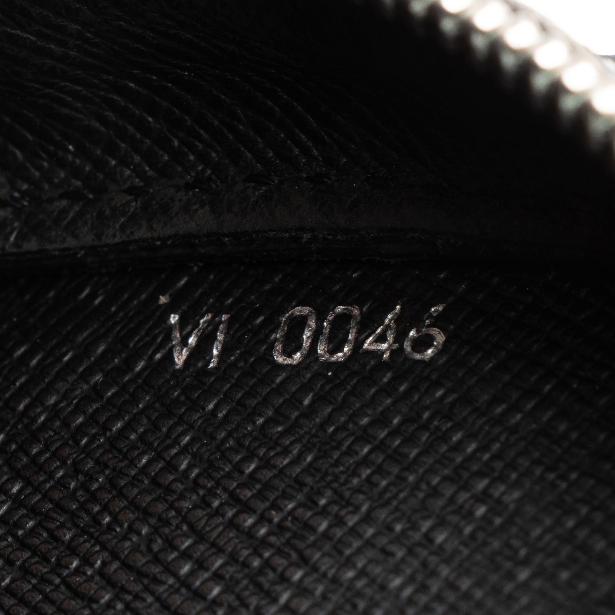 Louis Vuitton Vintage Taiga Leather Baikal Wristlet
