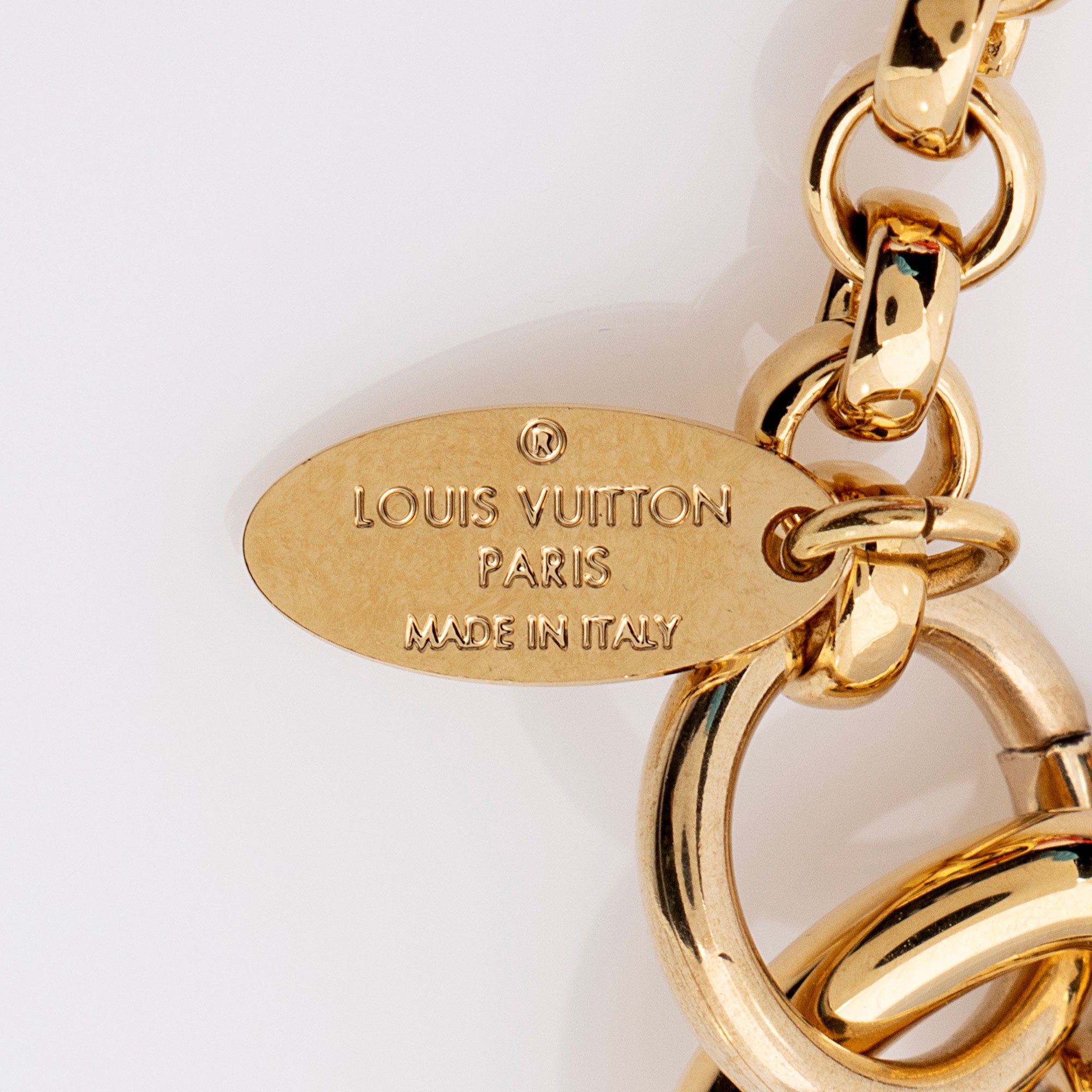 Louis Vuitton Vivienne Escale Bag Charm (SHF-Kyzt5w)