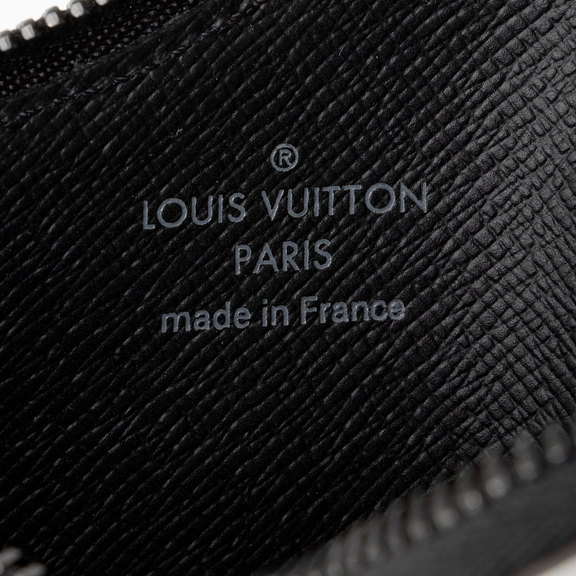 Louis Vuitton x NIGO Giant Damier Duck Coin Holder (SHF-EFM7ya)
