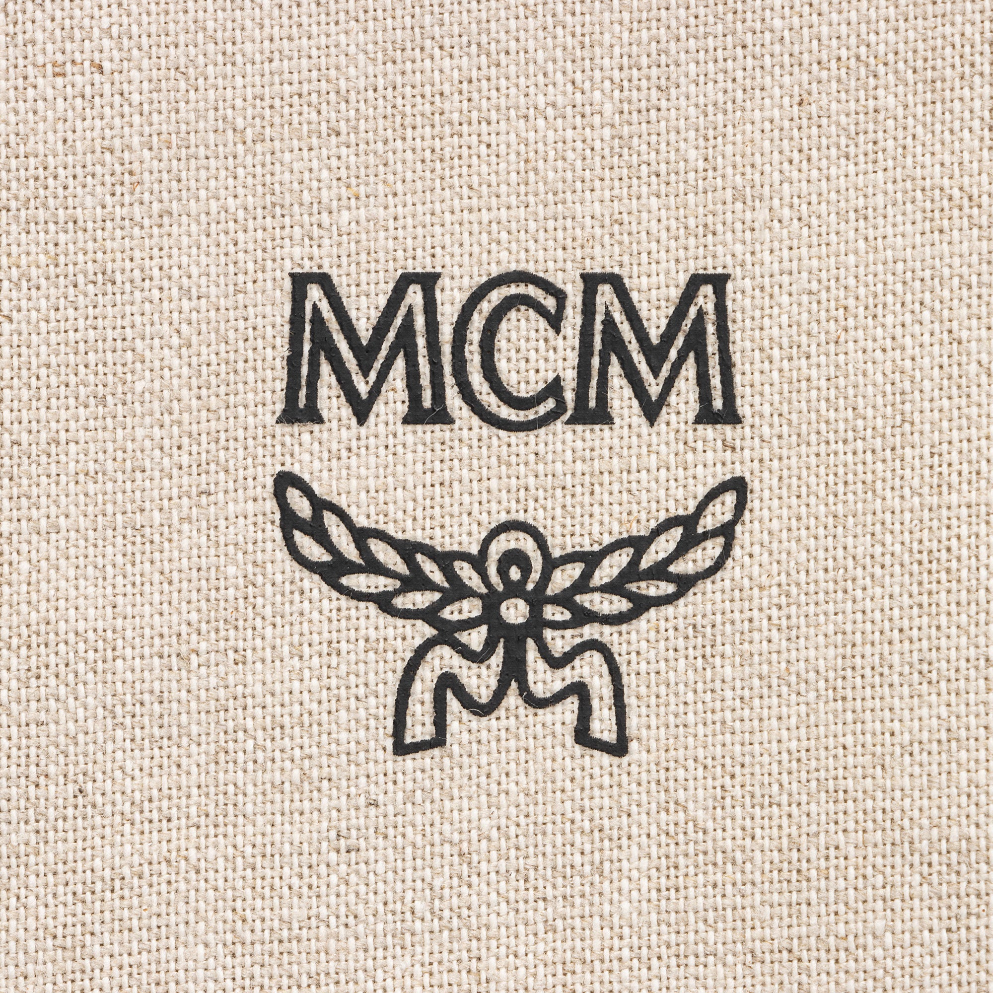 MCM Canvas Glitch Logo Aren Medium Shopper Tote (SHF-et7Nb7)