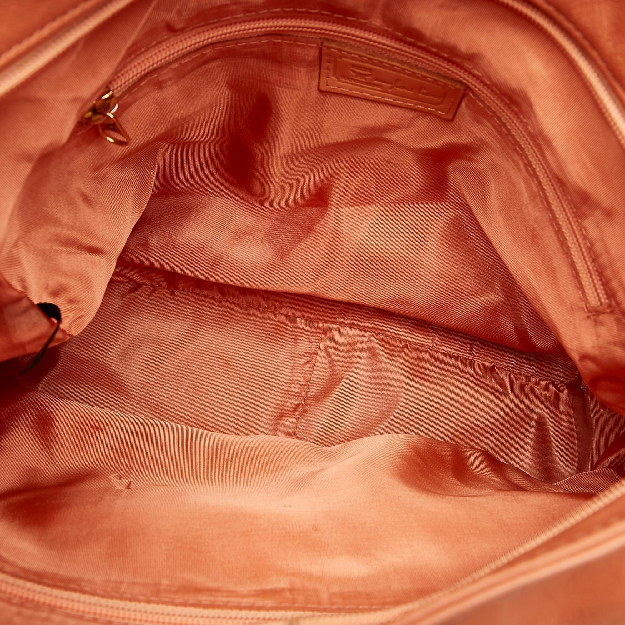 MCM Leather Shoulder Bag (SHG-27424)