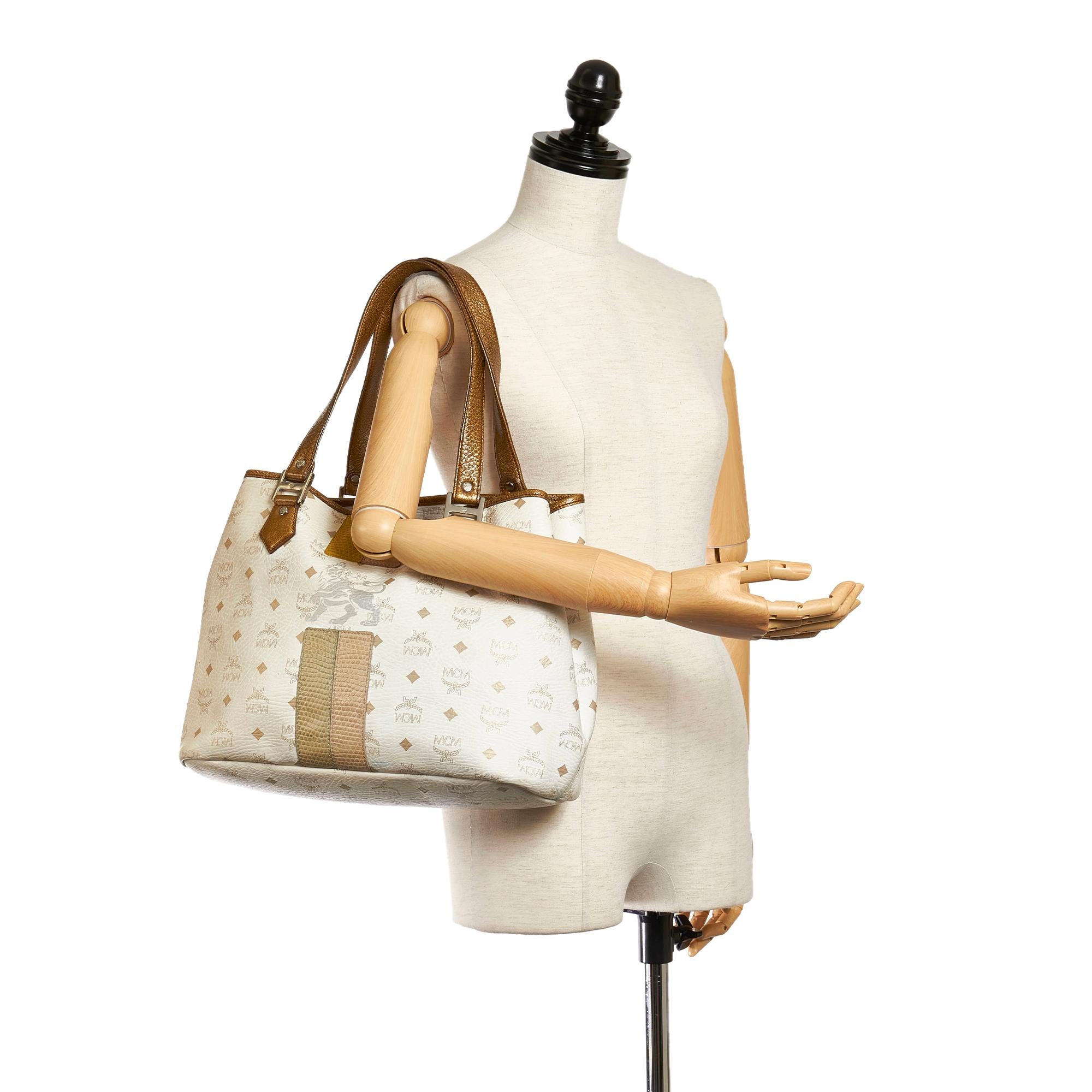 MCM Lion Visetos Leather Tote Bag (SHG-rouUZj)