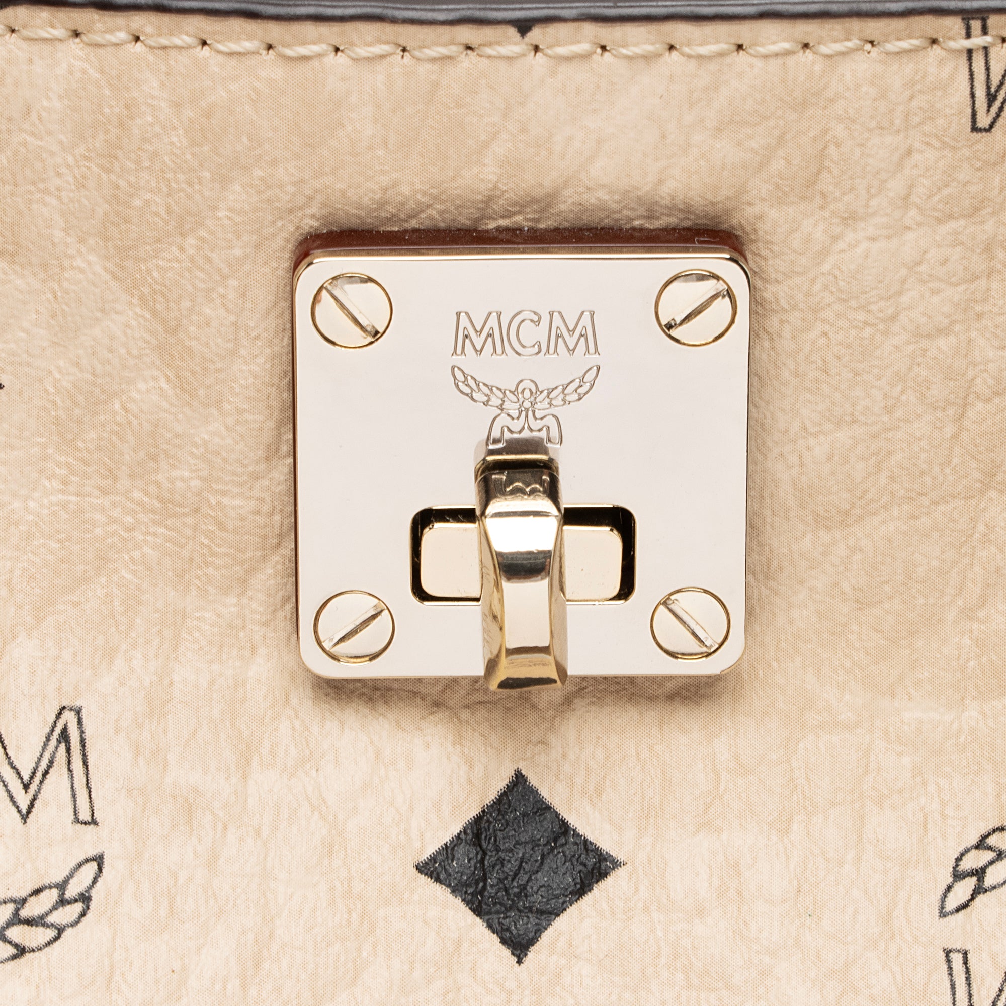 MCM Visetos Essential Medium Tote (SHF-7iqo2E)