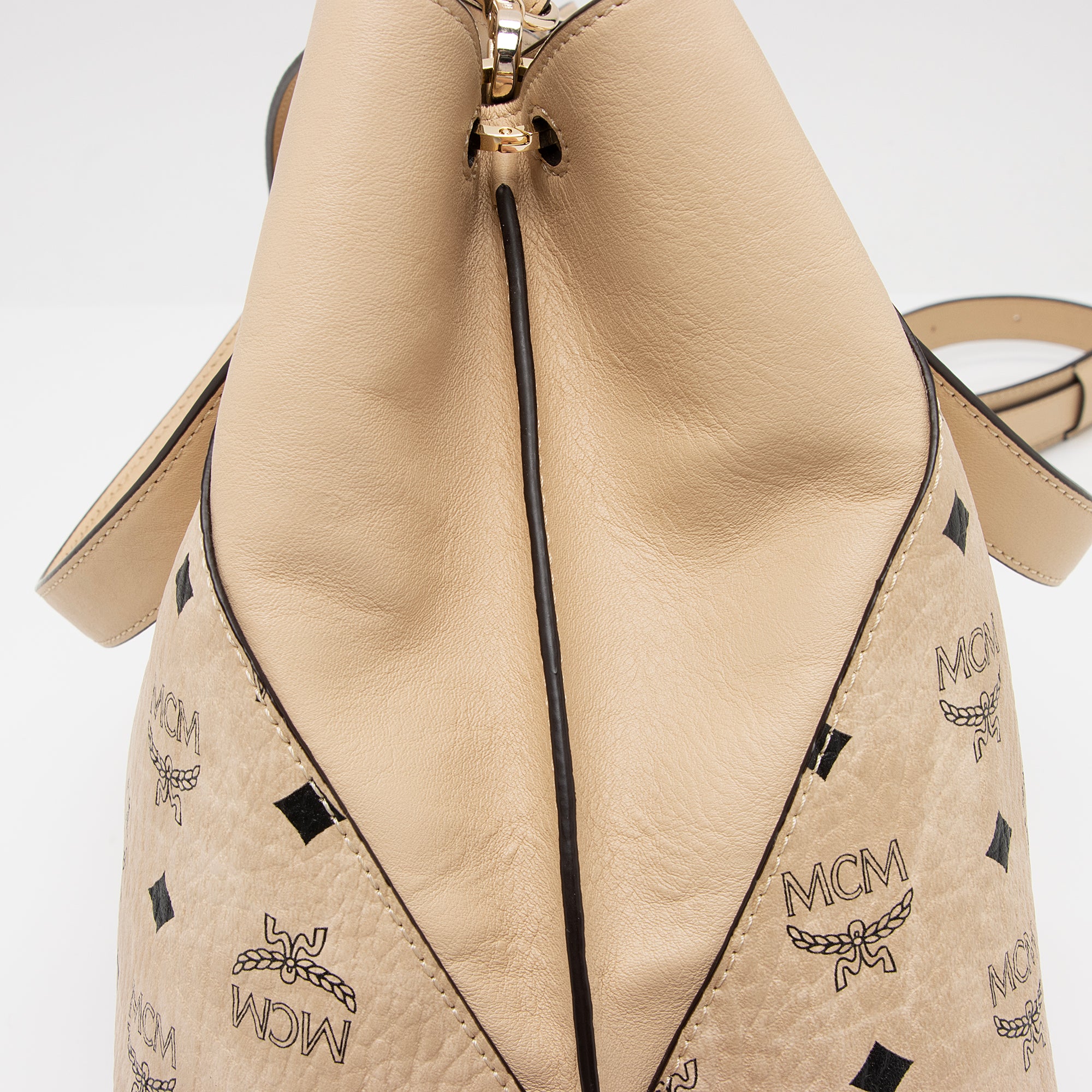 MCM Visetos Essential Medium Tote (SHF-7iqo2E)