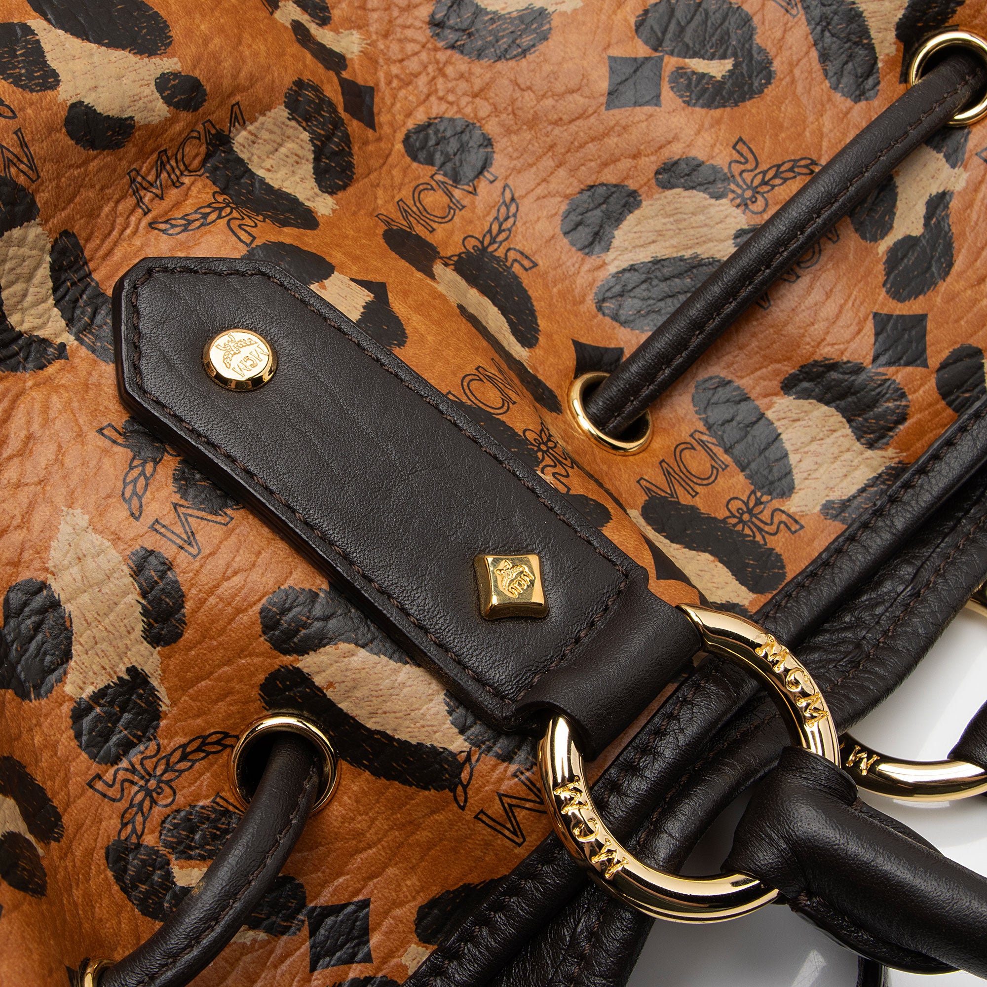 MCM Visetos Leopard Drawstring Large Tote (SHF-uyB0NU)
