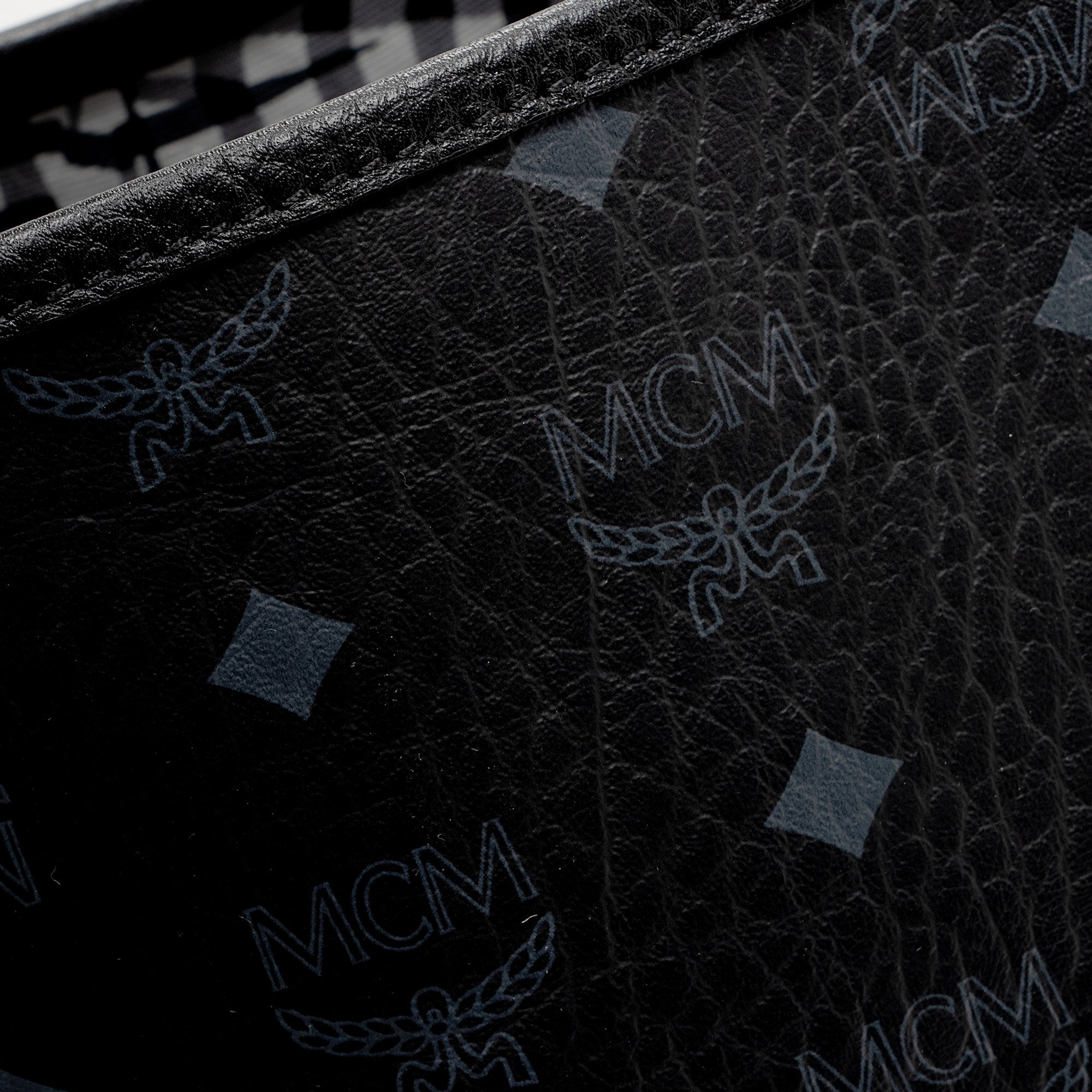 MCM Visetos Liz Reversible Large Shopper Tote (SHF-iXTagW)