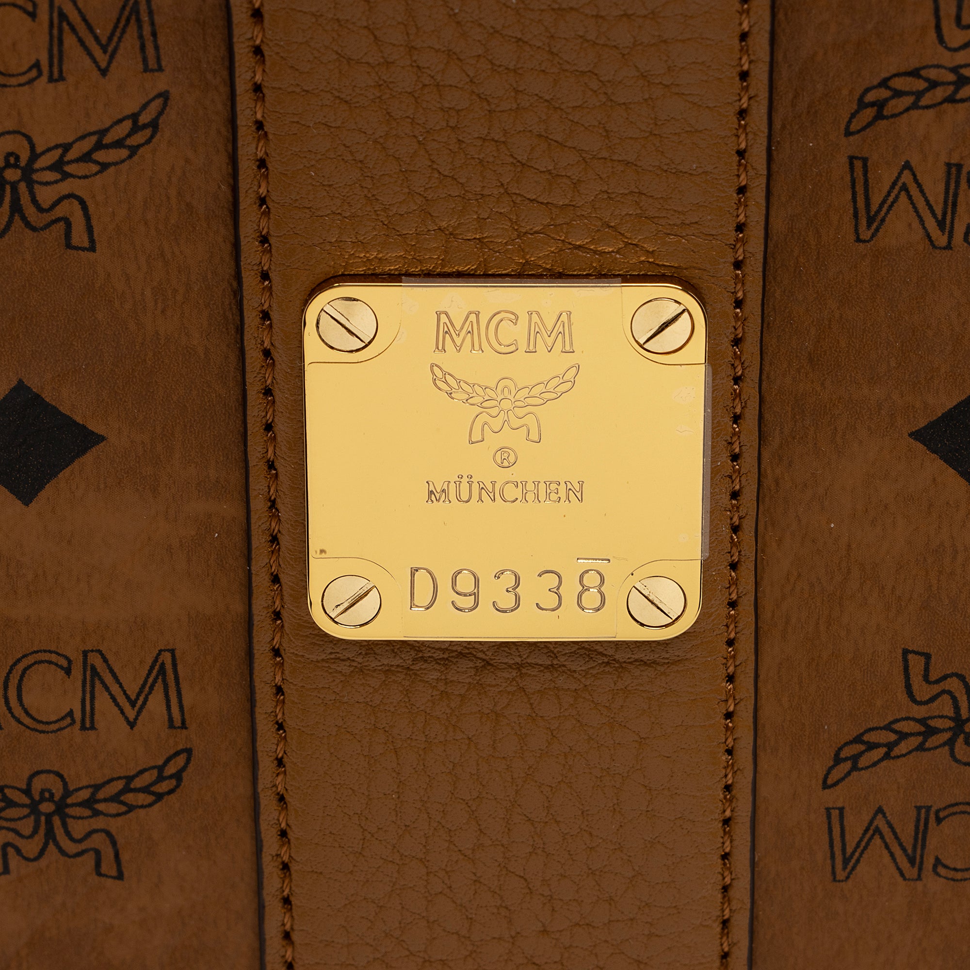 MCM Visetos Liz Reversible Medium Shopper Tote (SHF-ZLzcBE)