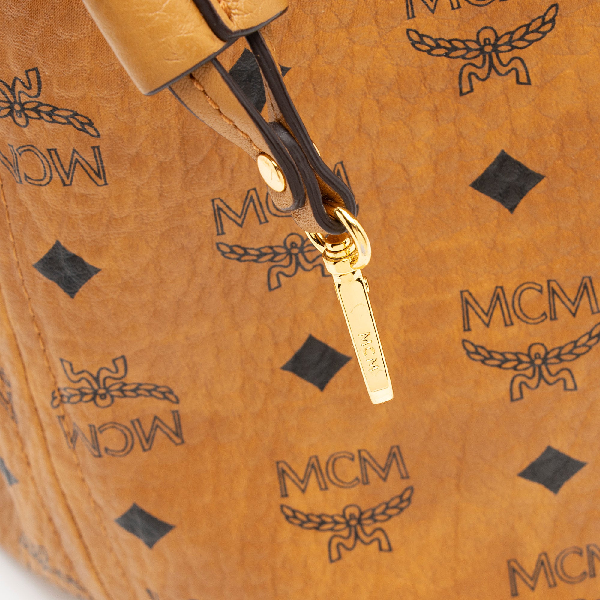 MCM Visetos Liz Reversible Medium Shopper Tote (SHF-pxGYXp)