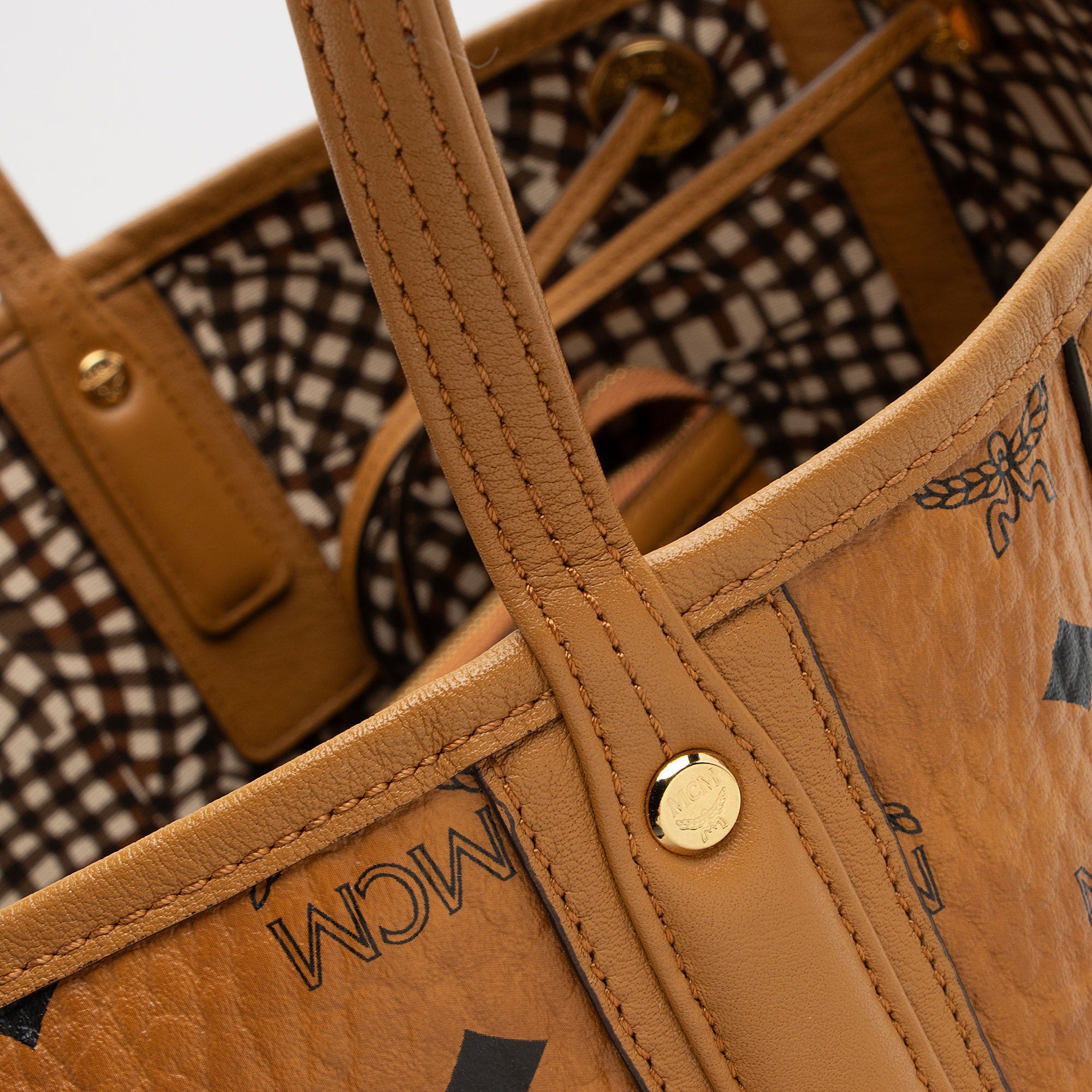 MCM Visetos Liz Reversible Medium Shopper Tote (SHF-pxGYXp)