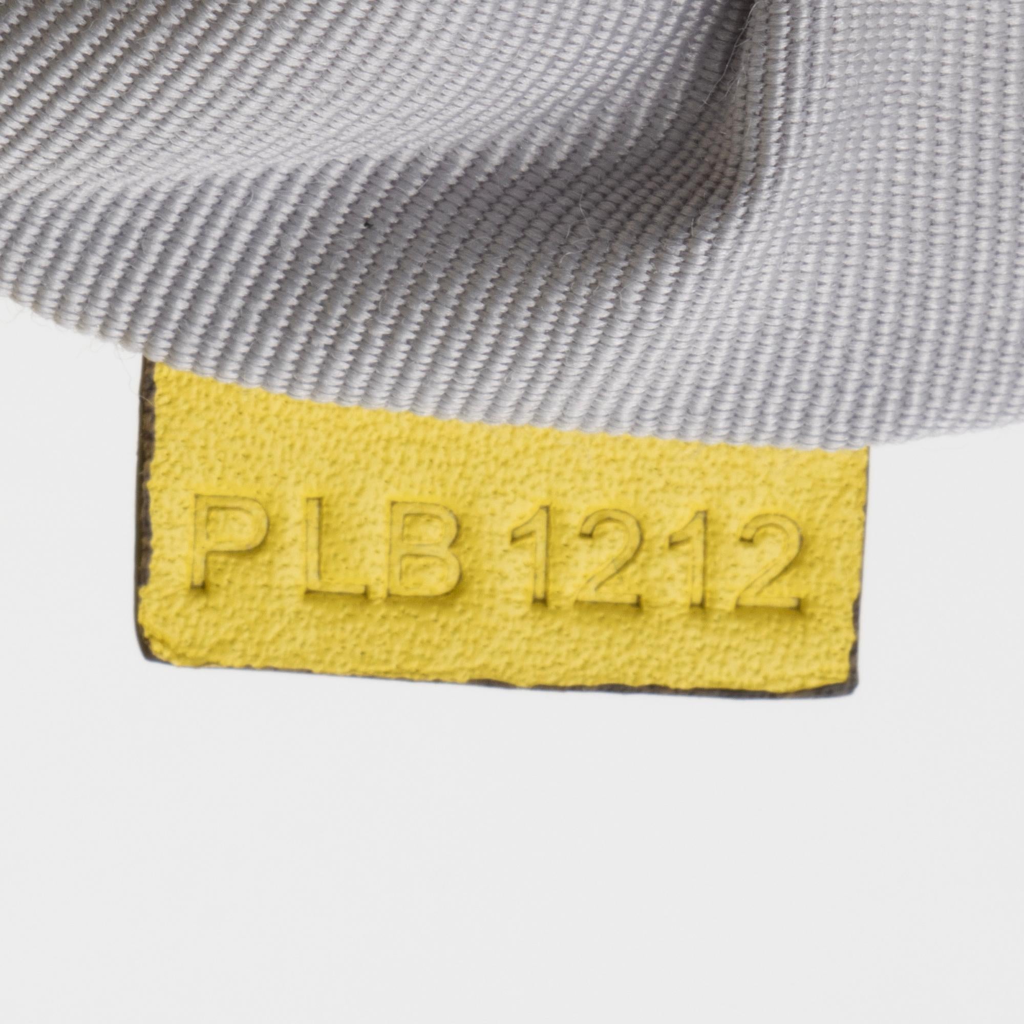 Marc Jacobs Calfskin Tempo Baguette Shoulder Bag (SHF-23283)