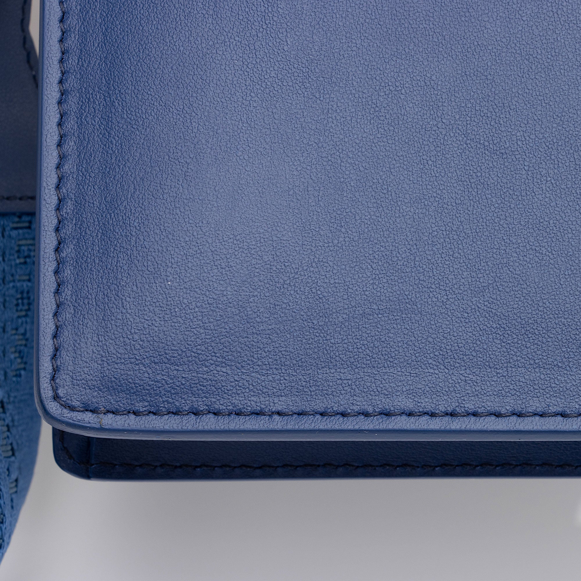 Off-White Leather Jitney 0.5 Flap Bag (SHF-bFcvkG)