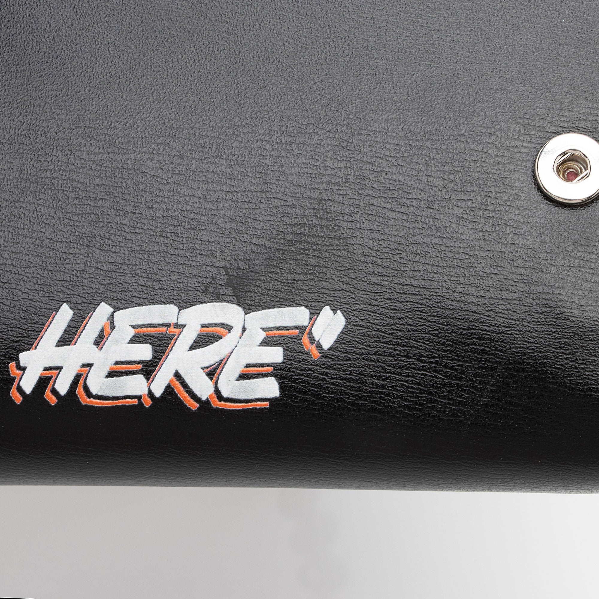 Off-White Leather Logo Jitney Wallet on Chain Bag (SHF-jyRj4w)