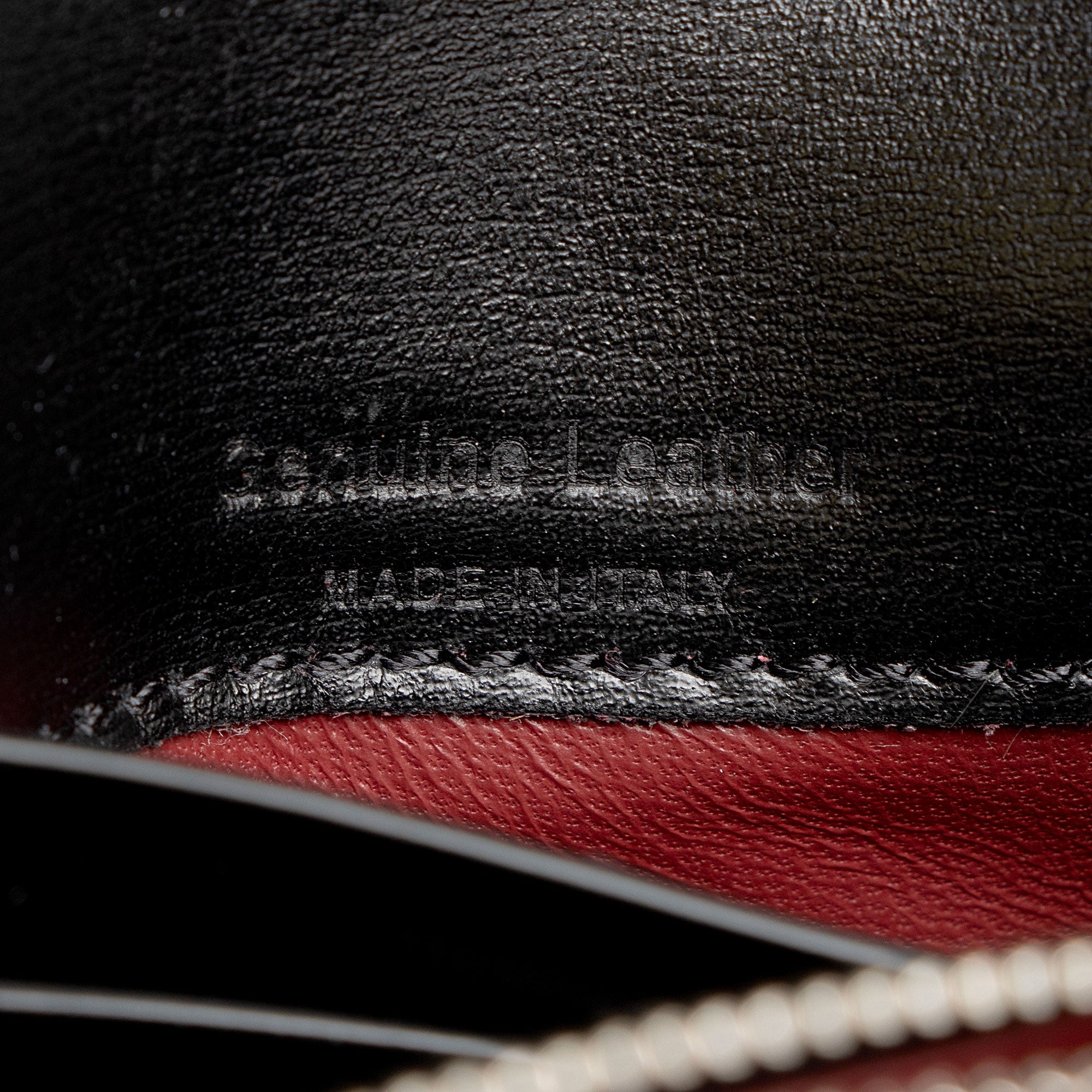 Off-White Leather Logo Jitney Wallet on Chain Bag (SHF-2hNOMK)