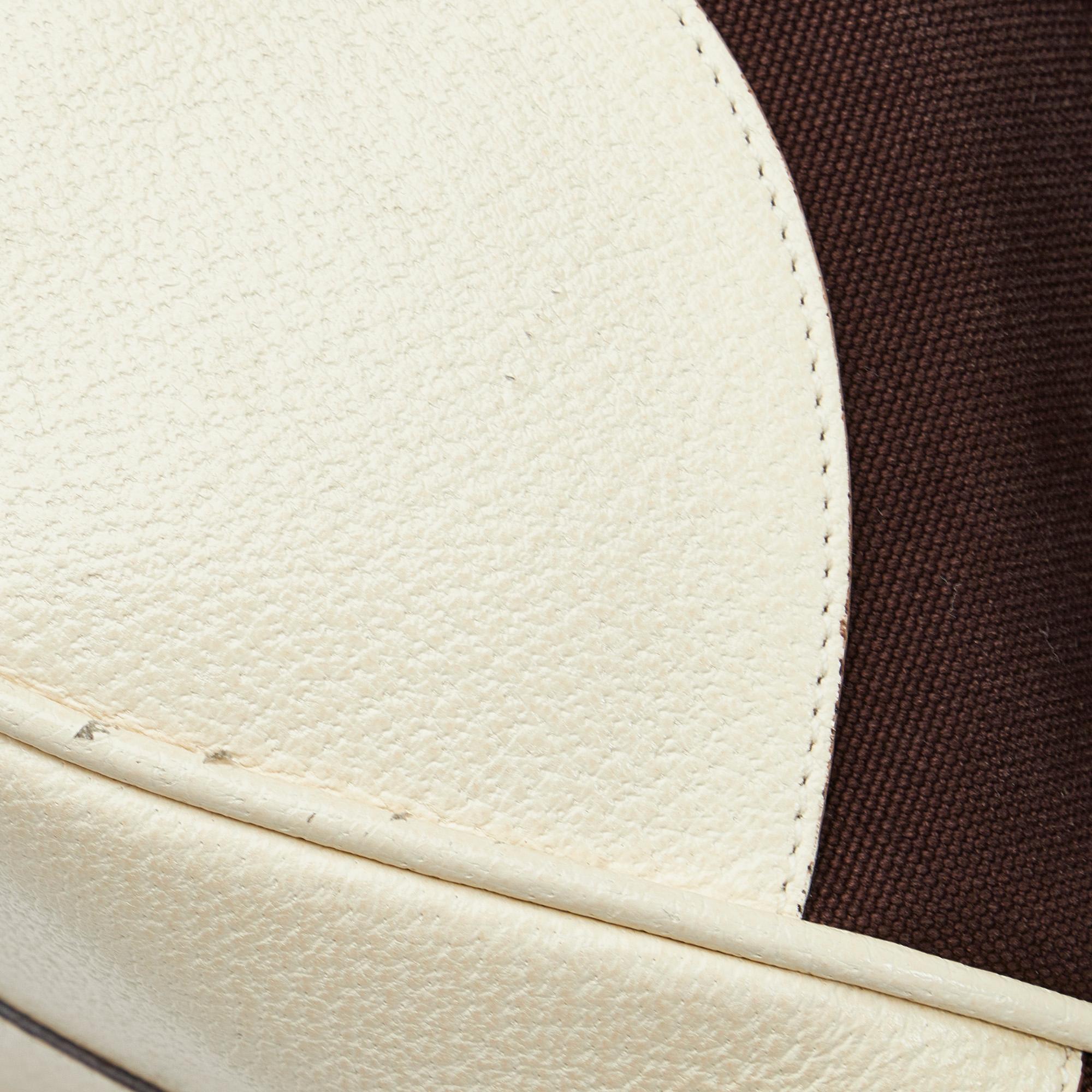 Prada Canapa Handbag (SHG-B0YjRI)