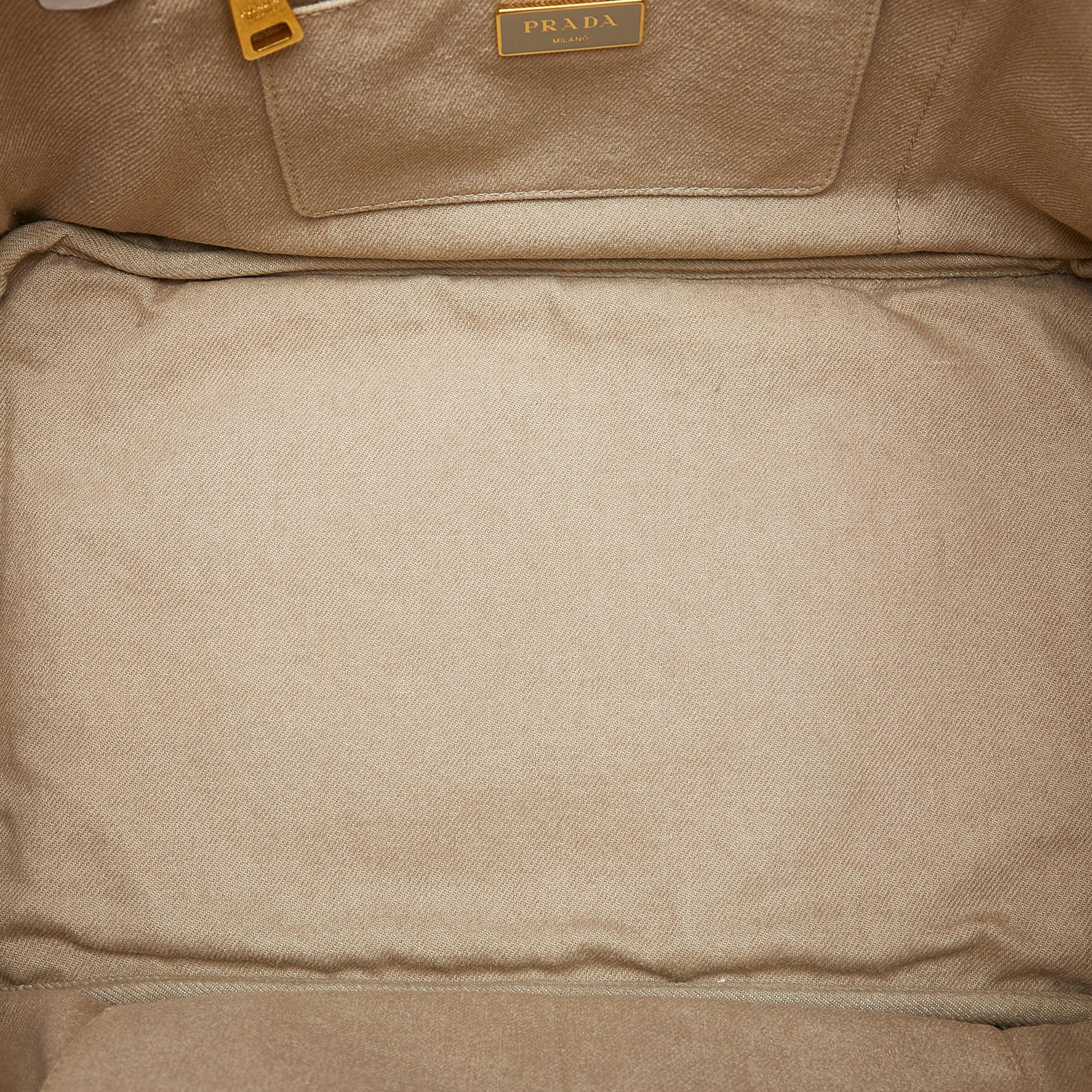 Prada Canapa Logo Handbag (SHG-m9Oadi)