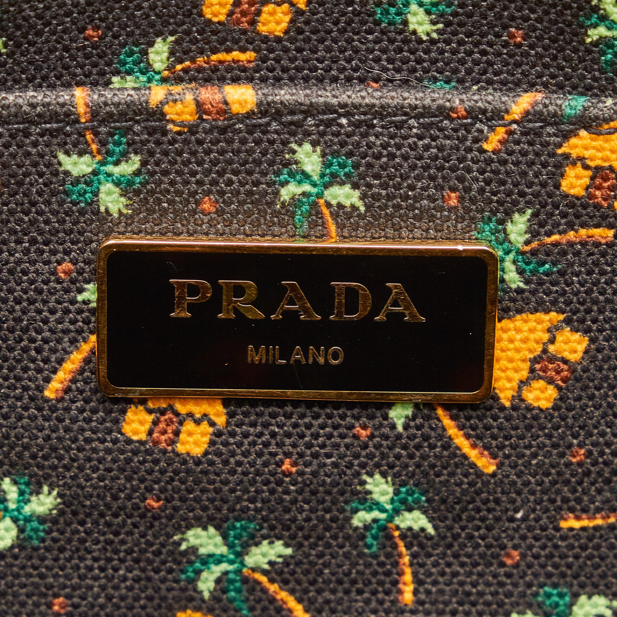 Prada Canapa Logo Handbag (SHG-41D8kX)