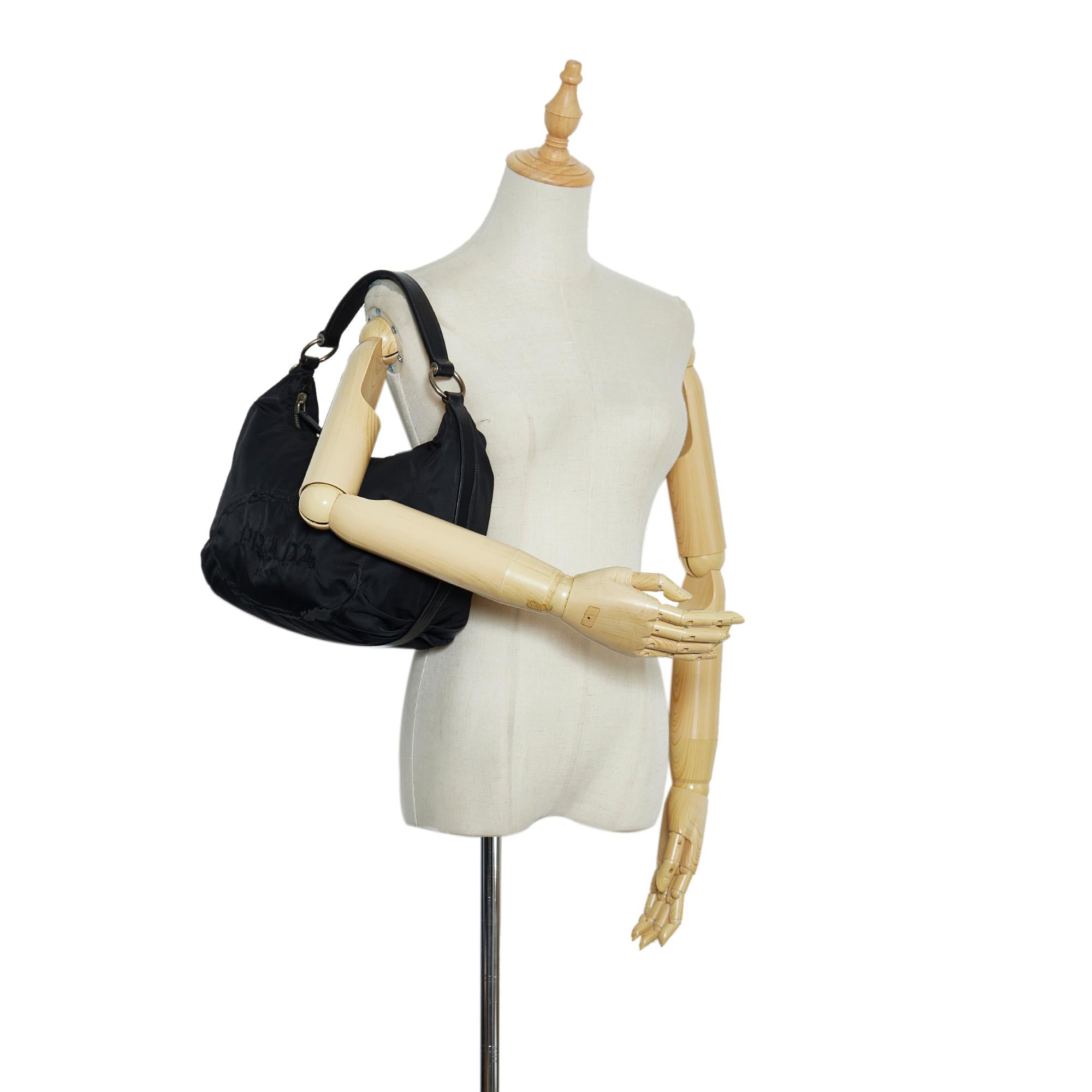 Prada Canapa Logo Tessuto Hobo (SHG-Cvv5rc)