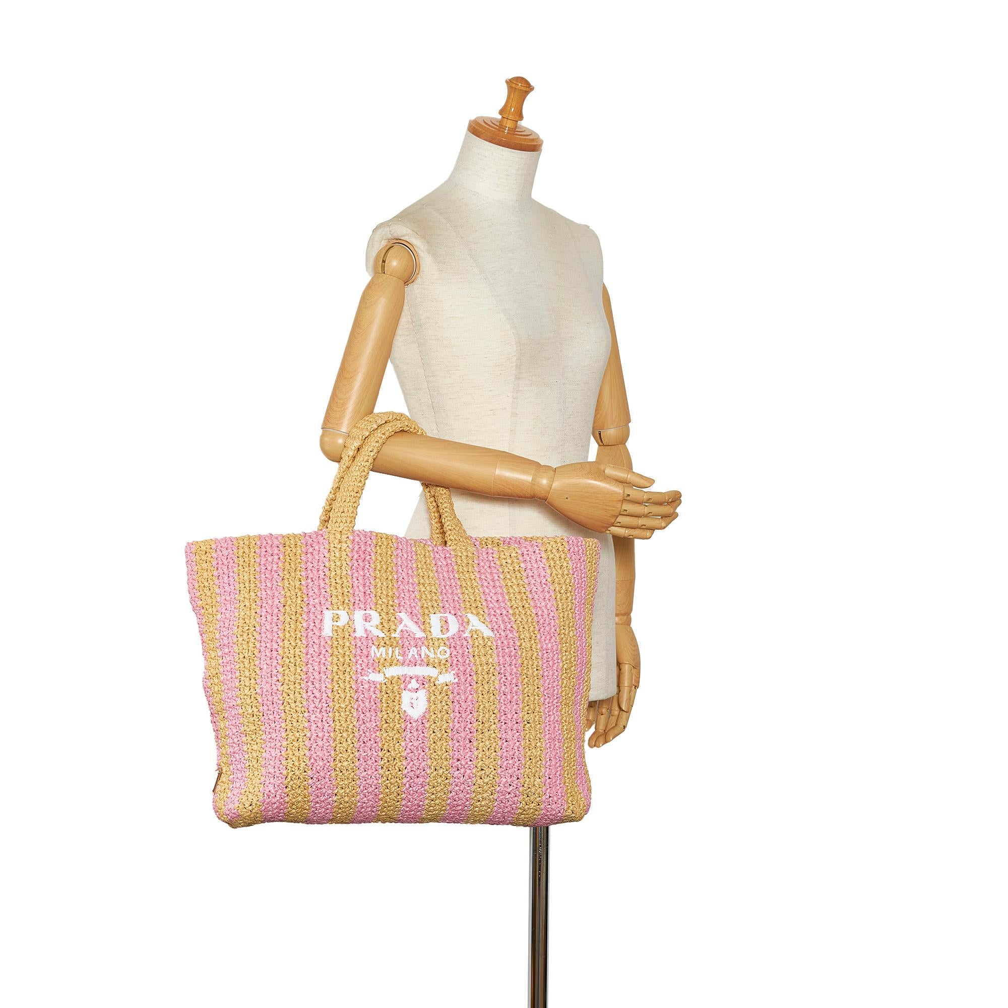 Prada Large Raffia Logo Tote (SHG-BKbVMU)