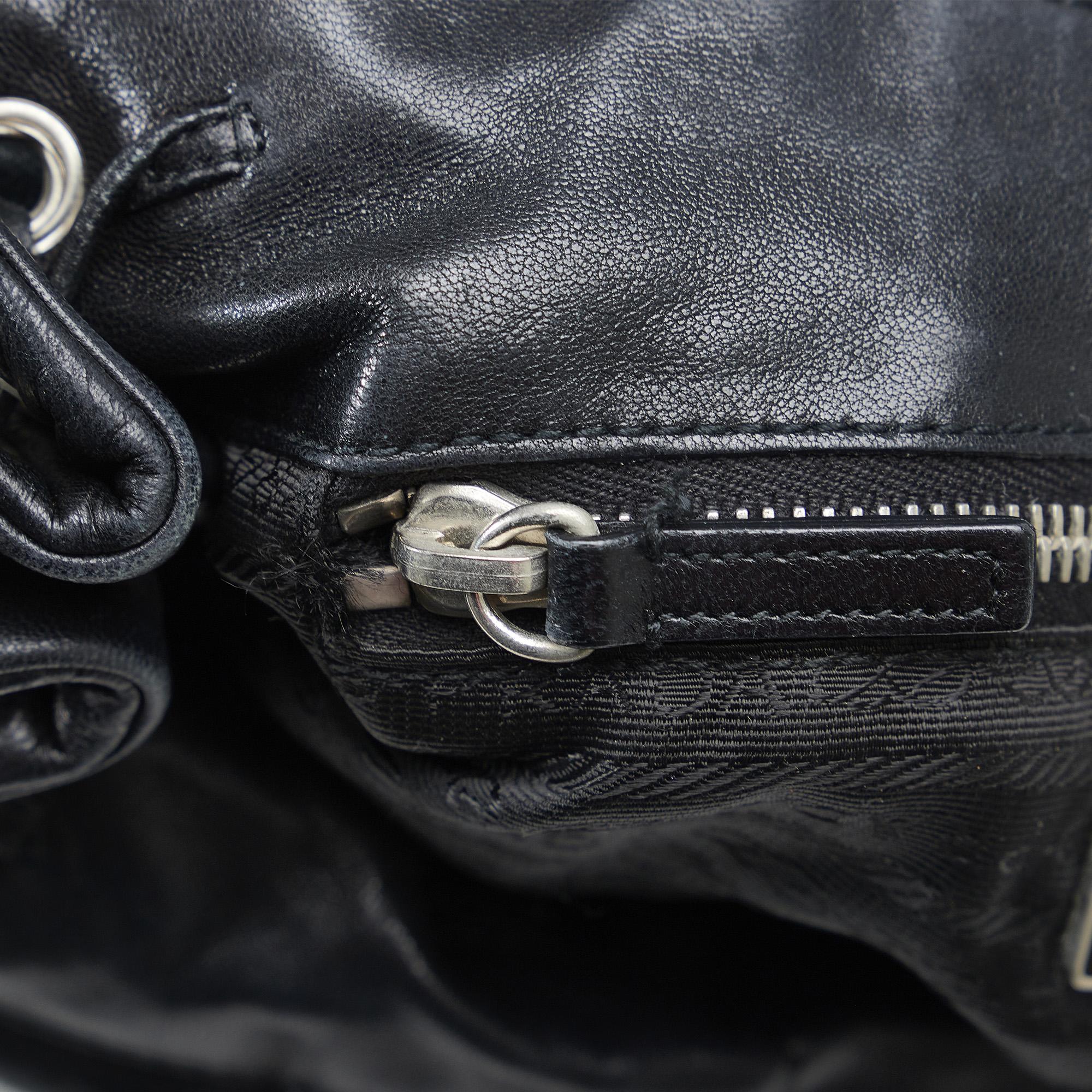 Prada Leather Ring Handbag (SHG-1BZ8Cb)