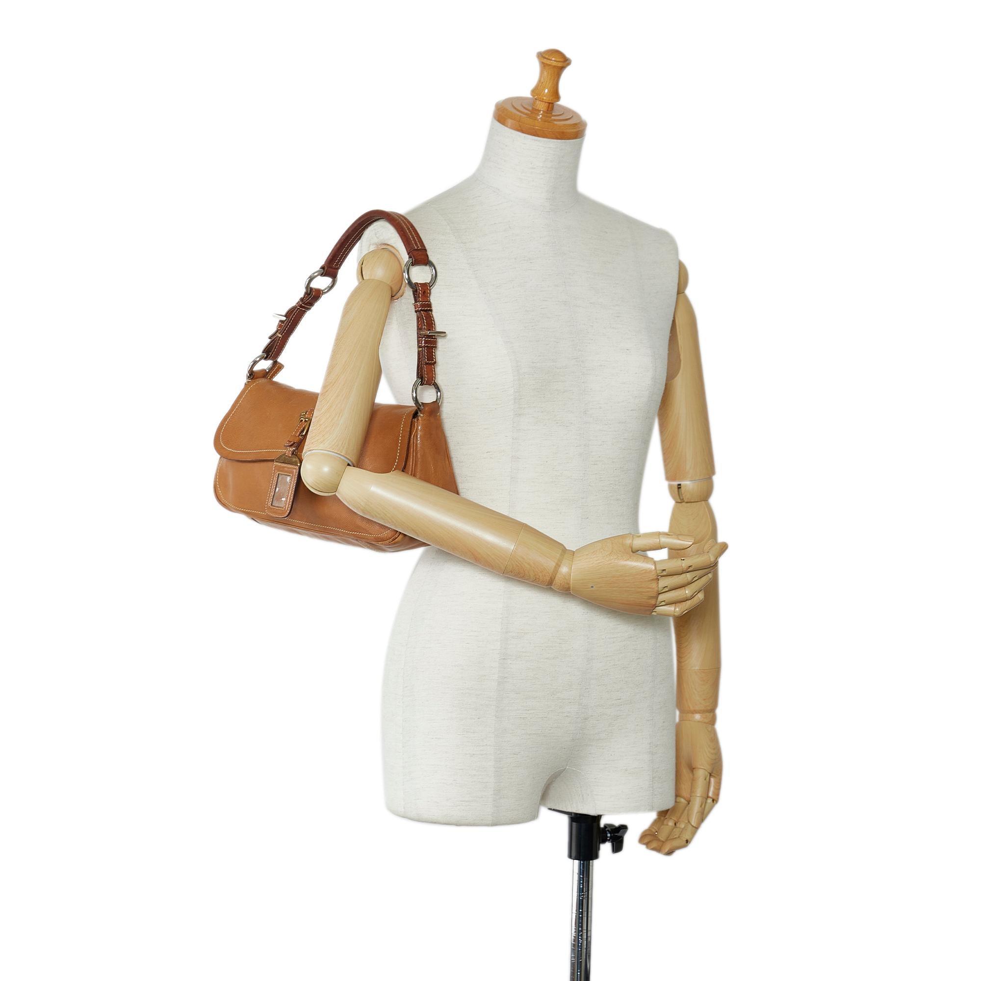 Prada Leather Shoulder Bag (SHG-SkNS14)